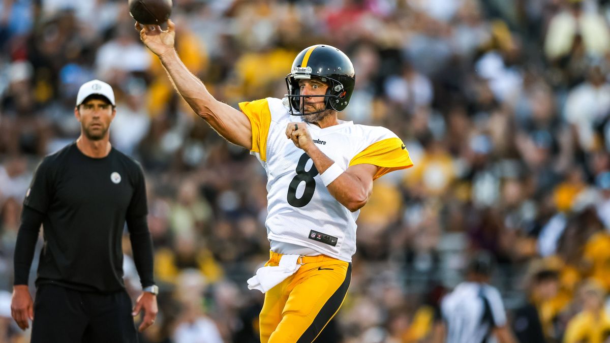 August 1, 2024, Latrobe, Pennsylvania, USA: Pittsburgh Steelers quarterback AARON RODGERS (8) throws a pass during the Steelers Training Camp in Latrobe, Pennsylvania. Latrobe USA - ZUMAg257 202408...