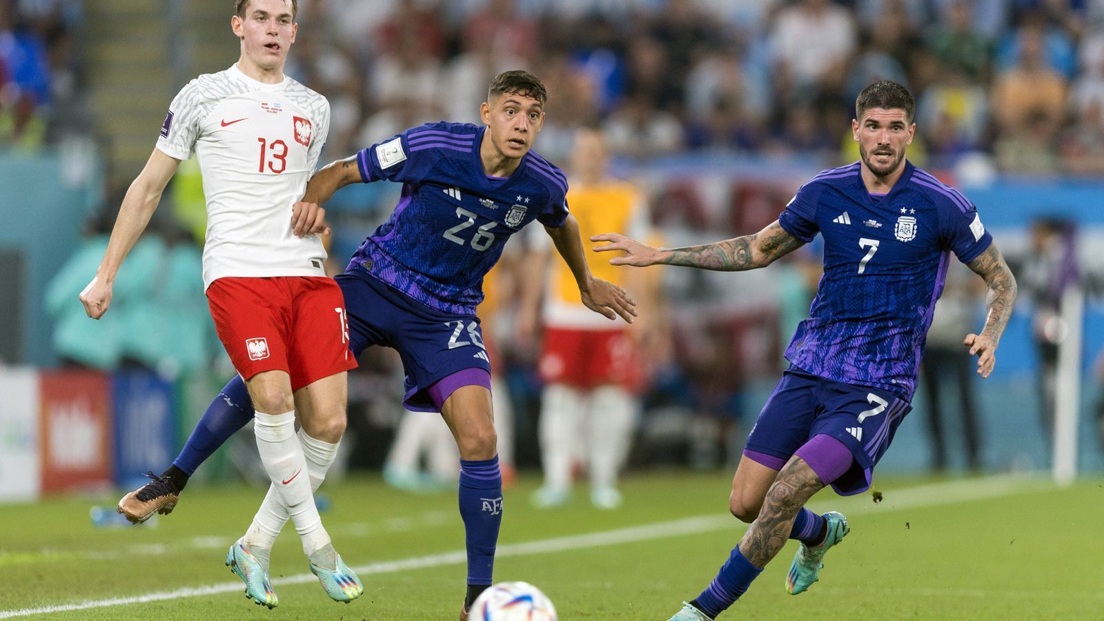 
                <strong>Atletico Madrid: Vier Spieler im WM-Finale</strong><br>
                Spieler im WM-Finale: Nahuel Molina (Mi., Argentinien), Rodrigo de Paul (re., Argentinien), Angel Correa (Argentinien) und Antoine Griezmann (Frankreich)
              