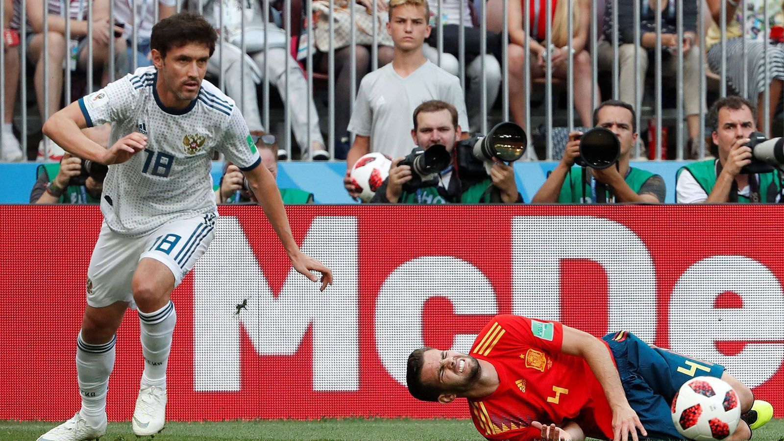 
                <strong>Yuri Zhirkov (Russland)</strong><br>
                Yuri Zhirkov musste im Achtelfinale zwischen Russland und Spanien schon zur Halbzeit ausgewechselt werden. Die Probleme an der Achillessehne könnten so groß sein, dass er für das komplette Turnier ausfällt. In den nächsten Tagen soll er im Teamcamp erneut untersucht und behandelt werden.
              