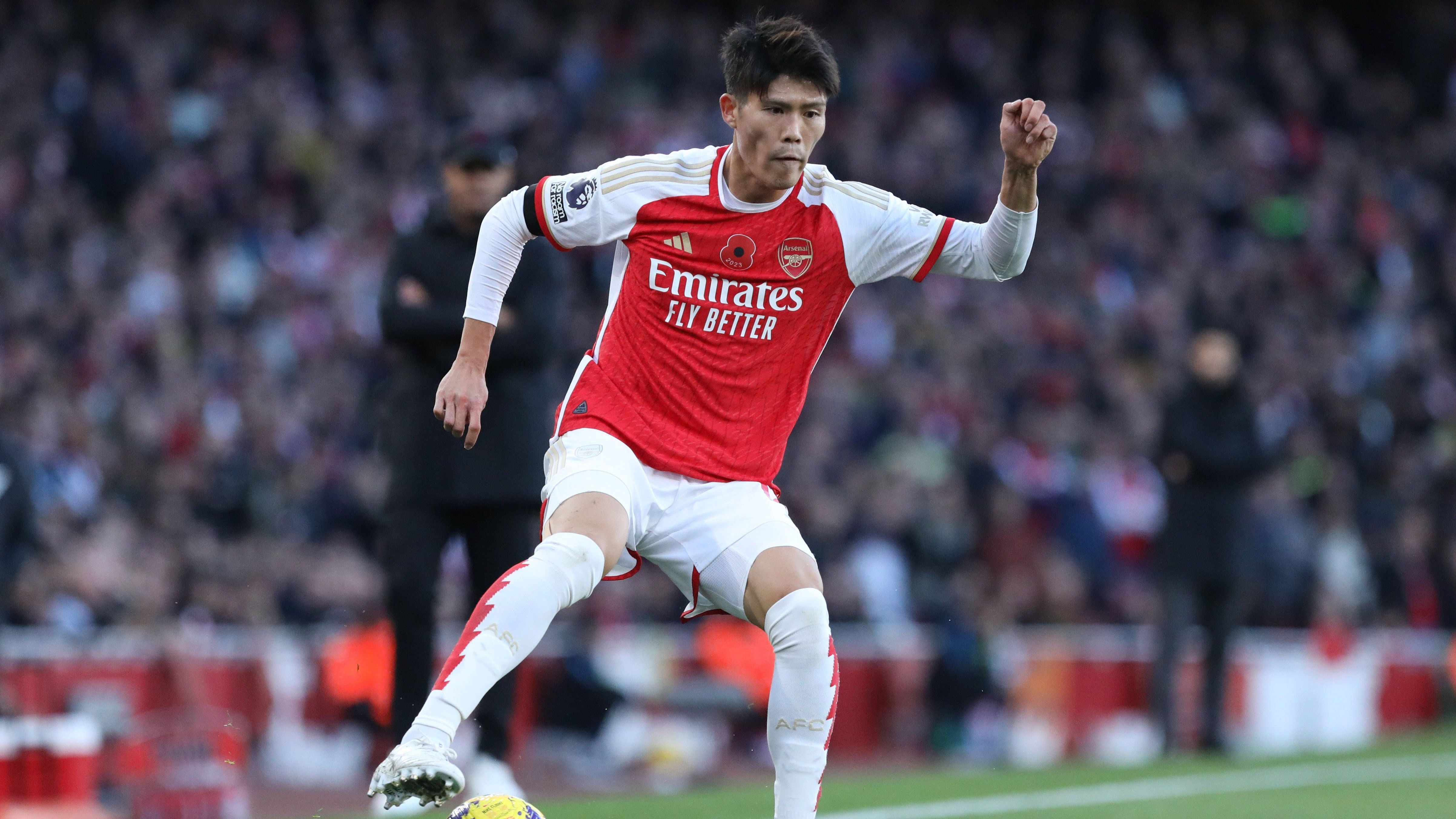 <strong>Takehiro Tomiyasu (FC Arsenal)</strong><br>Der FC Bayern sucht Verstärkung für seine dünn besetzte Abwehr. Hilfe vom FC Arsenal darf der Rekordmeister aber wohl nicht erwarten. Zuletzt wurde der FCB mit Tomiyasu in Verbindung gebracht. Einen möglichen Wechsel im Winter beziehungsweise ein dazugehöriges Angebot werden die Gunners laut "Evening Standard" aber ablehnen. So gilt der Japaner als wertvolles Kadermitglied.