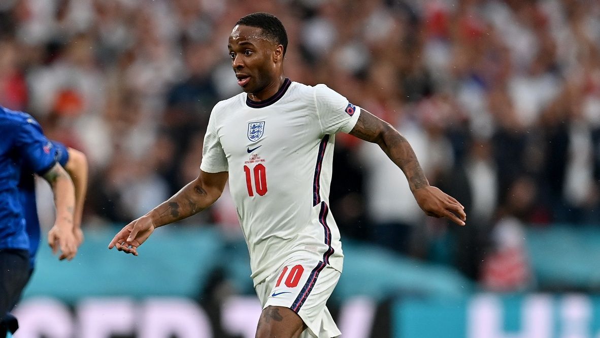 
                <strong>Raheem Sterling (England)</strong><br>
                Der Unterschiedsspieler in Englands Offensive wurde in der ersten Halbzeit von Italiens Defensive weitgehend aus dem Spiel genommen. Versuchte zu Beginn der zweiten Halbzeit erneut, einen Elfmeter rauszuholen. Wurde besser, aber richtig viel gelang ihm nicht. ran-Note: 4
              