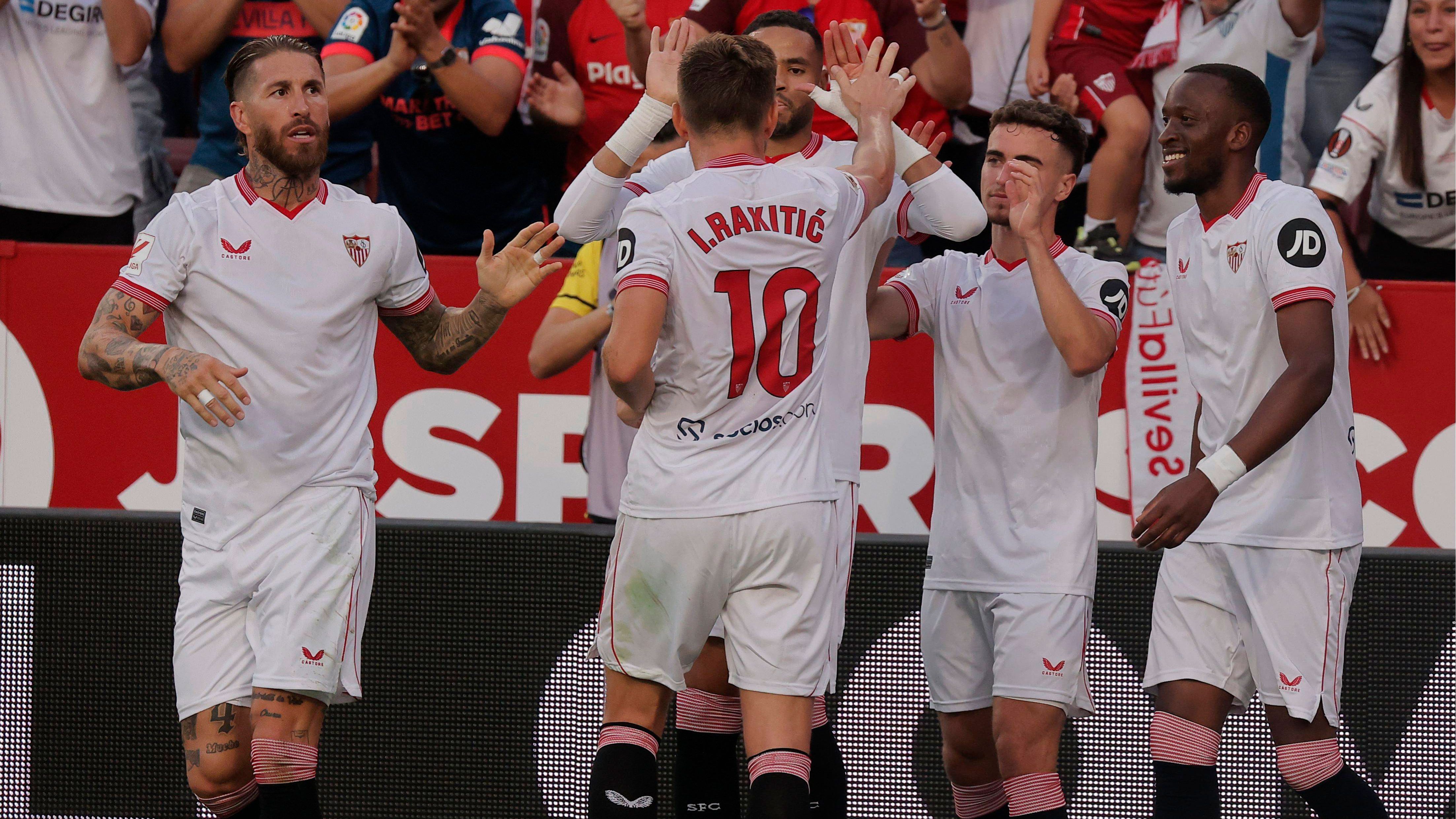 <strong>Flop: FC Sevilla (Tabellenplatz 12, Spanien)</strong><br>In den vergangenen drei Begegnungen lief es dann besser - sieben Punkte konnte Sevilla erringen. Mit Dodi Lukebakio, Djibril Sow und allen voran natürlich Altmeister Sergio Ramos haben sich die Südspanier im Sommer eigentlich recht gut verstärkt. Bis auf Torhüter Bono verließ kein Leistungsträger den Champions-League-Teilnehmer.&nbsp; Die nächsten Wochen sollten wieder besser laufen.