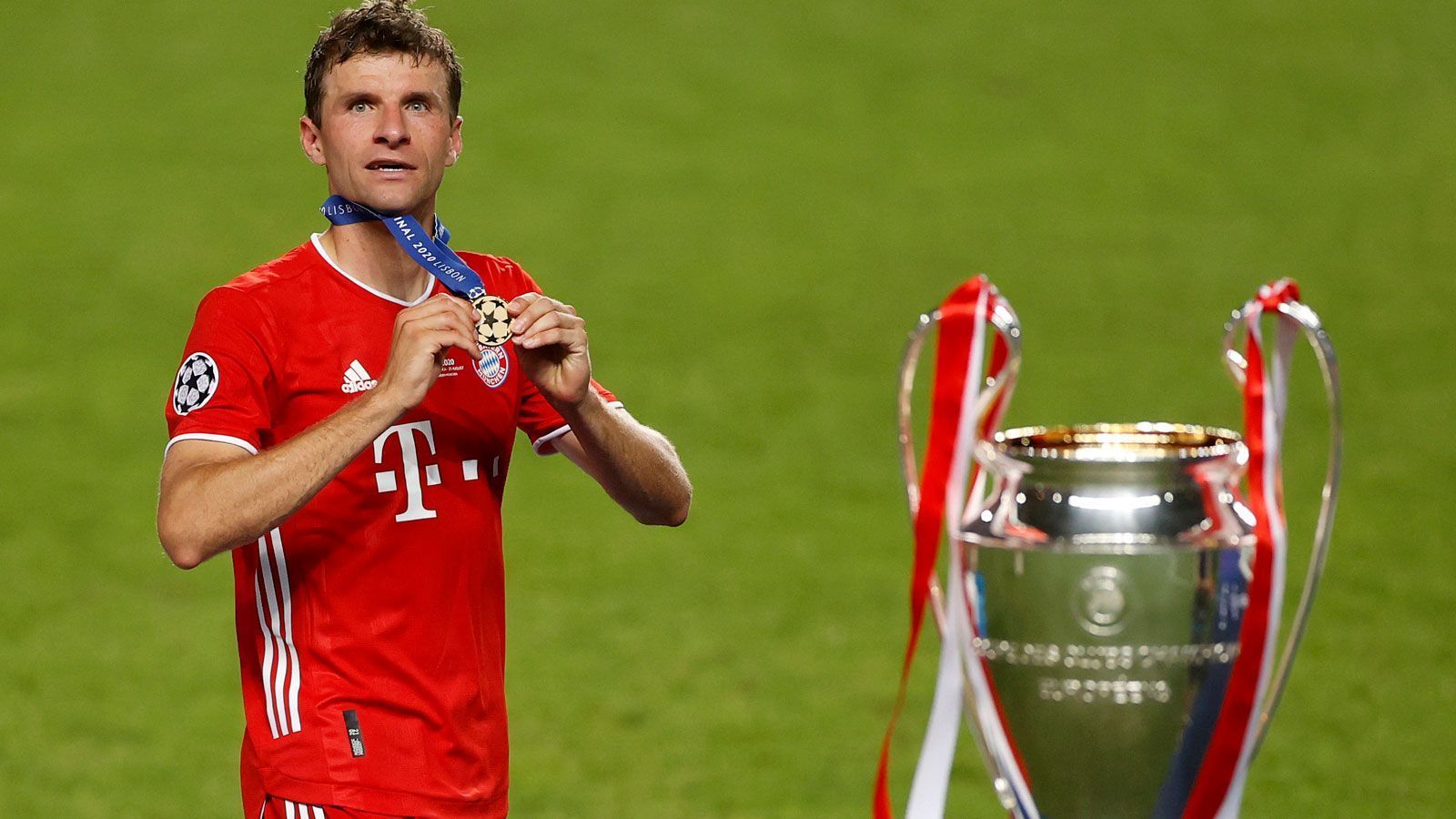 
                <strong>Platz 9: Thomas Müller</strong><br>
                 - Verein: FC Bayern München - Marktwertsprung: + 5 Millionen Euro - Marktwert: 35 Millionen Euro
              