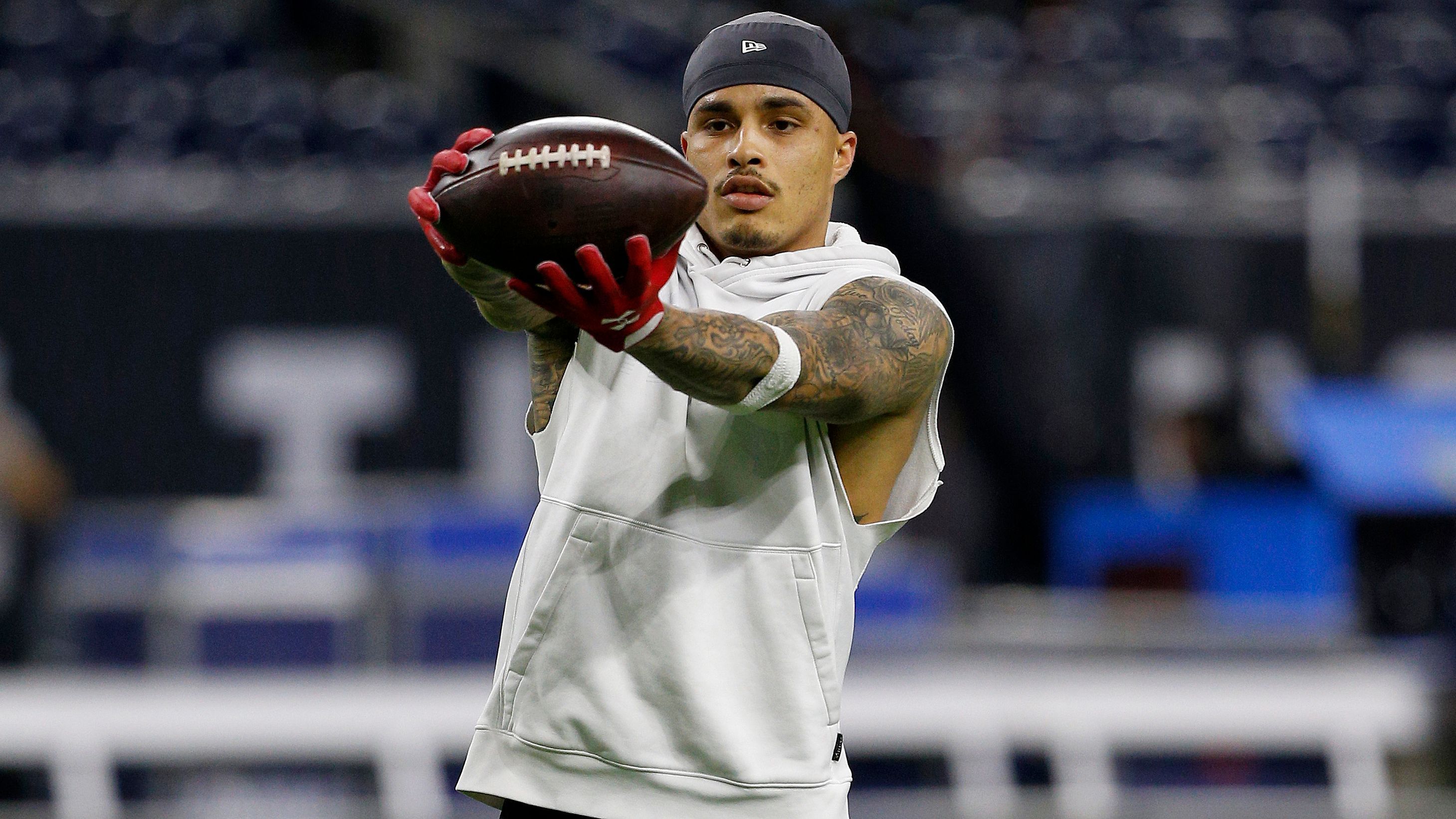 
                <strong>Nach Texans-Aus: Die möglichen Landing Spots für Wide Receiver Kenny Stills</strong><br>
                Stills wechselte 2019 als Teil des Trades für Offensive Tackle Laremy Tunsil von den Miami Dolphins zu den Houston Texans. Seine erste Saison in Houston hatte er mit 561 Receiving Yards für vier Touchdowns in 13 Partien abgeschlossen, 2020 kamen in zehn Einsätzen aber nur enttäuschende elf Receptions für 144 Receiving Yards inklusive eines Touchdowns dazu. ran.de hat eine Auswahl an Teams herausgearbeitet, bei denen der 28-Jährige nun landen könnte.
              