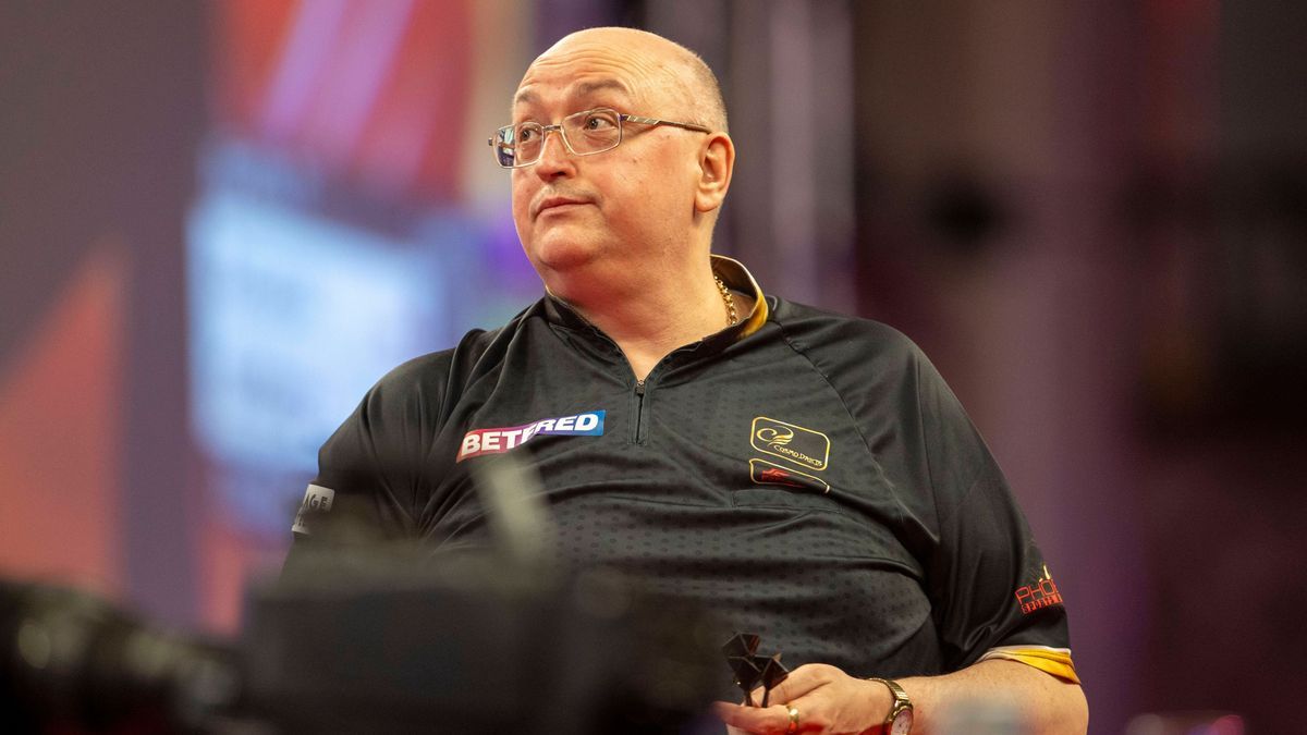 17th July 2024; Winter Gardens, Blackpool, England; 2024 Betfred World Matchplay Darts Day 5; Andrew Gilding during his second round match against Krzysztof Ratajski PUBLICATIONxNOTxINxUK ActionPlu...