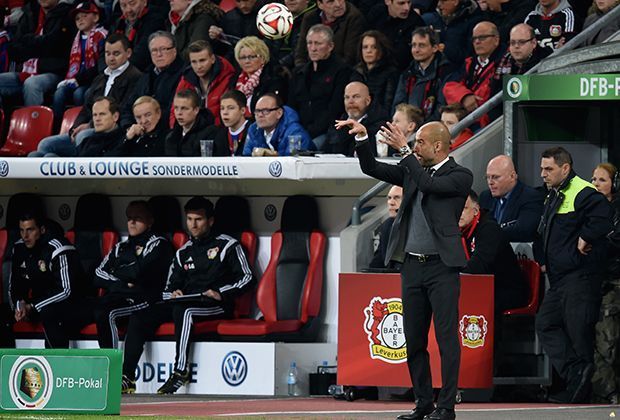 
                <strong>Pep on Fire</strong><br>
                Den imaginären Dreier-Versuch lässt sich Guardiola aber dennoch nicht nehmen.
              