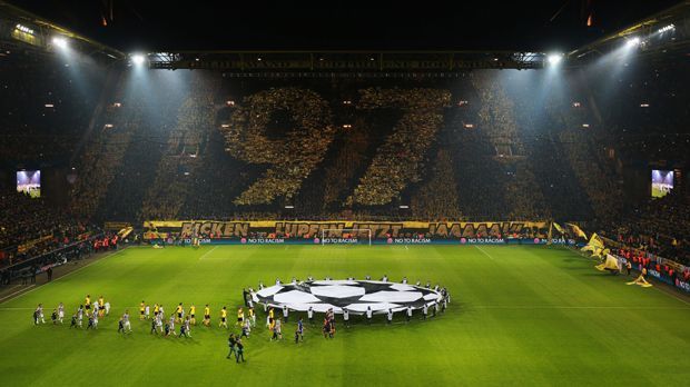 
                <strong>Platz 3: Signal Iduna Park (Dortmund)</strong><br>
                Platz 3: Signal Iduna Park, Dortmund. Deutschlands größtes Fußballstadion bietet 81.360 Plätze und schafft es somit in die Top 3.
              