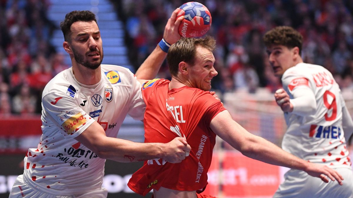 Oslo, Norway, 020225. Unity Arena. Final match of the World Handball Championship 2025, Croatia - Denmark. In the photo: Zvonimir Srna, Mathias Gidsel. Photo: Ante Cizmic CROPIX Copyright: xxAntexC...