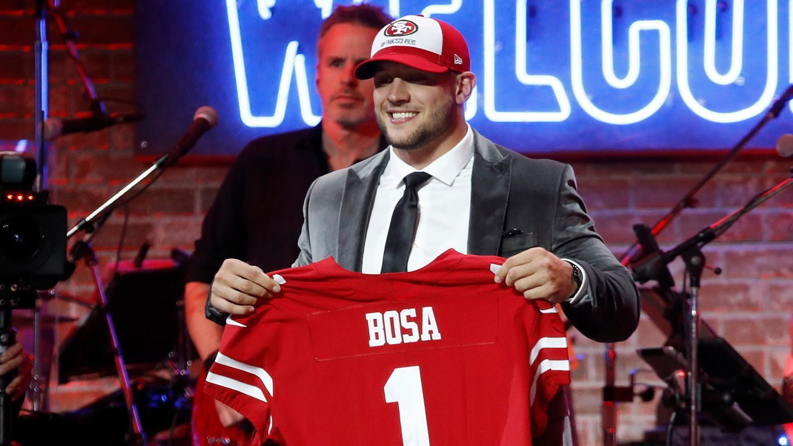 
                <strong>2. Pick - San Francisco 49ers: DE Nick Bosa (Ohio State)</strong><br>
                Vertrag unterschriebenSigning Bonus: 22.421.356 DollarGesamtgehalt: 33.551.865 Dollar
              