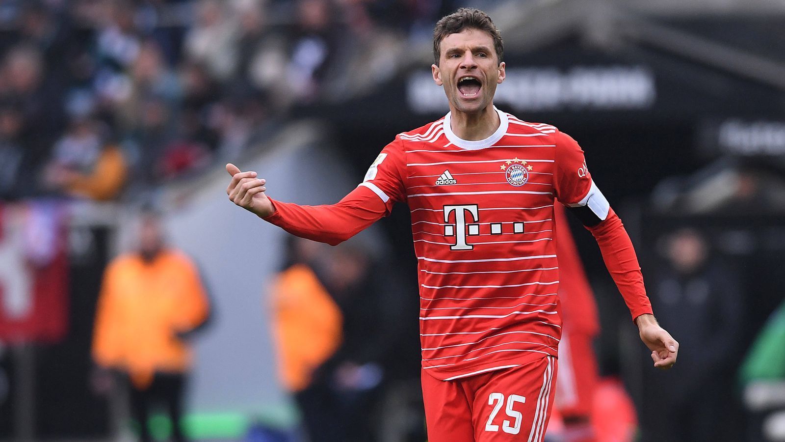 
                <strong>Thomas Müller (FC Bayern München)</strong><br>
                Der Routinier, der heute in die Startelf rückt, darf nur 15 Minuten mitwirken. Aufgrund der frühen Roten Karte für Upamecano nimmt Nagelsmann Thomas Müller nach einer Viertelstunde vom Platz und bringt Cancelo für ihn in die Partie. ran-Note: ohne Bewertung.
              