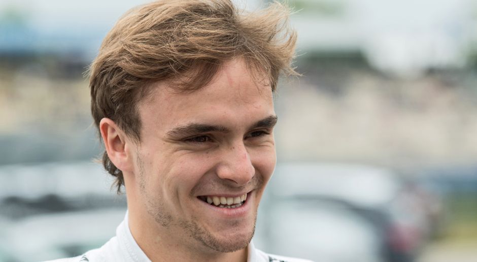 
                <strong>Lucas Auer (Mercedes AMG)</strong><br>
                Lucas Auer - Startnummer 22: Der 23-jährige Österreicher sammelt auf seinem Weg in die Formel 1 weitere Erfahrungen in der DTM. 2017 zeigte er mit drei Siegen bereits sein Potenzial, ließ aber insgesamt zu viele Punkte auf der Strecke liegen. 
              