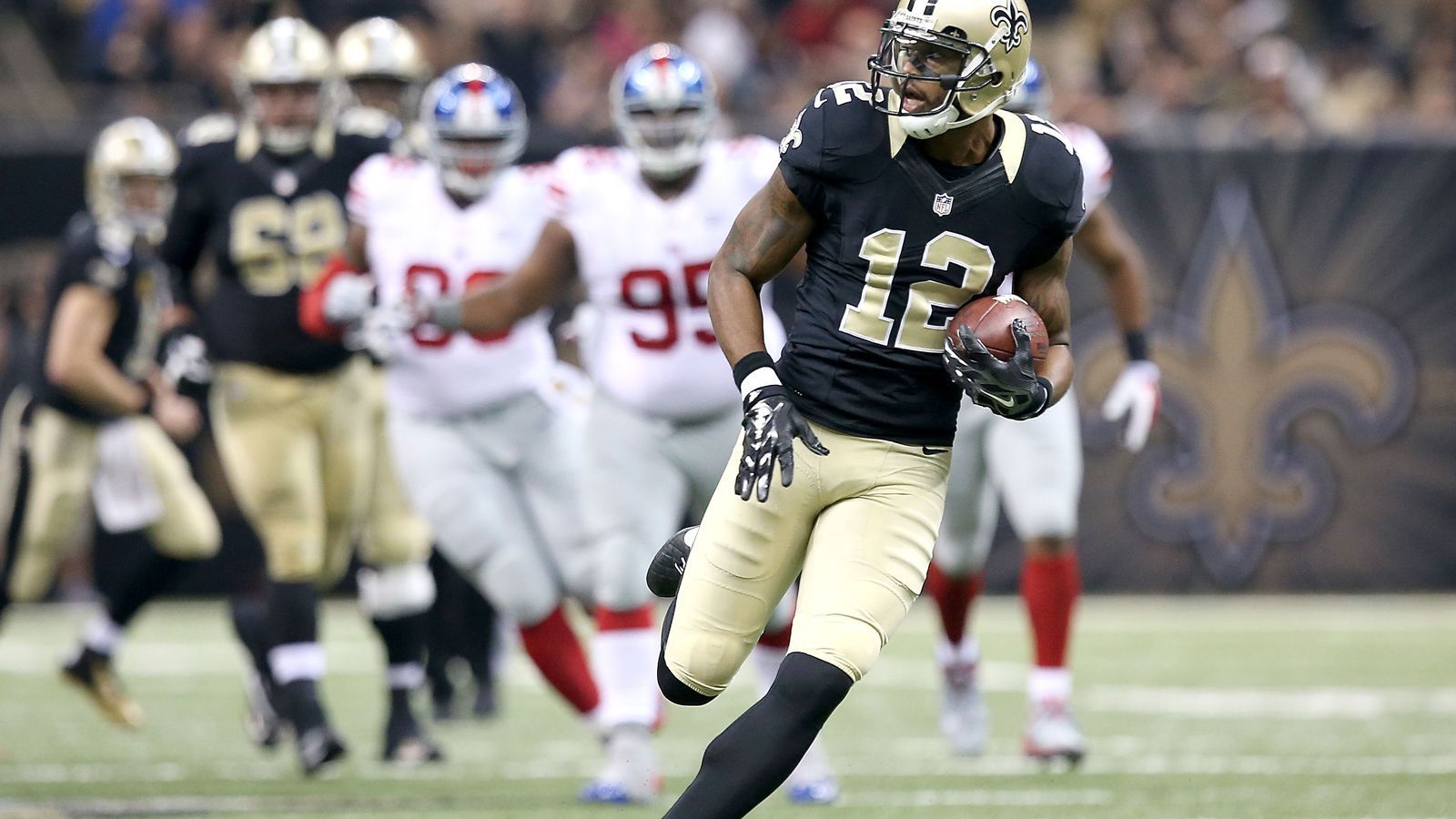 
                <strong>Platz 4 (geteilt): New Orleans Saints vs. New York Giants 52:49</strong><br>
                2015 bringt das Duell zwischen den Saints und den Giants 101 erspielten Punkte auf das Scoreboard. Mit 52:49 gewinnen die Saints insbesondere dank ihres überragenden Quarterbacks Drew Brees, der damals mit sieben Touchdown-Pässen einen neuen Rekord aufstellt.
              