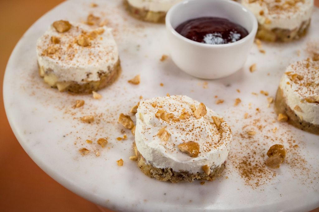 Caroline Beils Apfel Crumble: Rezept aus &amp;quot;Das große Promibacken&amp;quot;