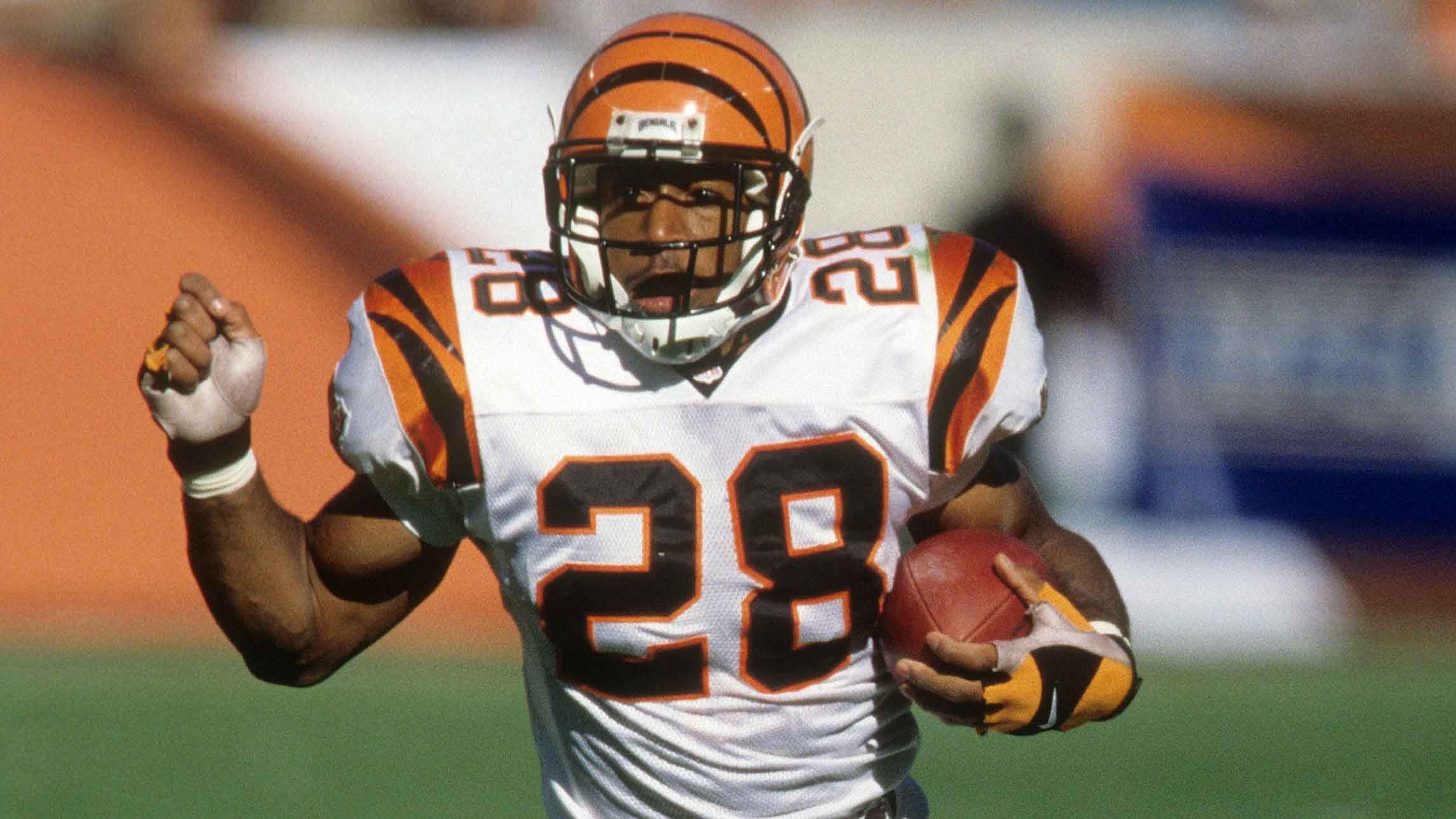 
                <strong>Cincinnati Bengals: Corey Dillon</strong><br>
                8.061 Yards bei 1.865 Runs - 45 Touchdowns
              