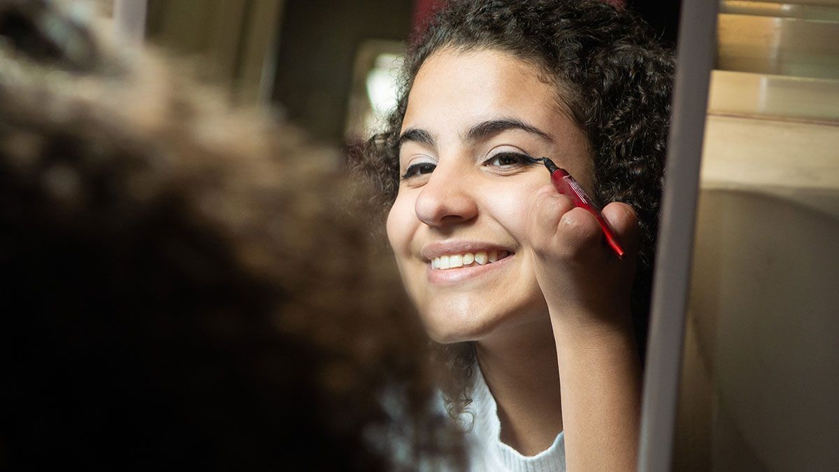 Schmink-Tutorial für Beeinträchtigte - wir berichten über das Auftragen von Make-up mit Behinderung