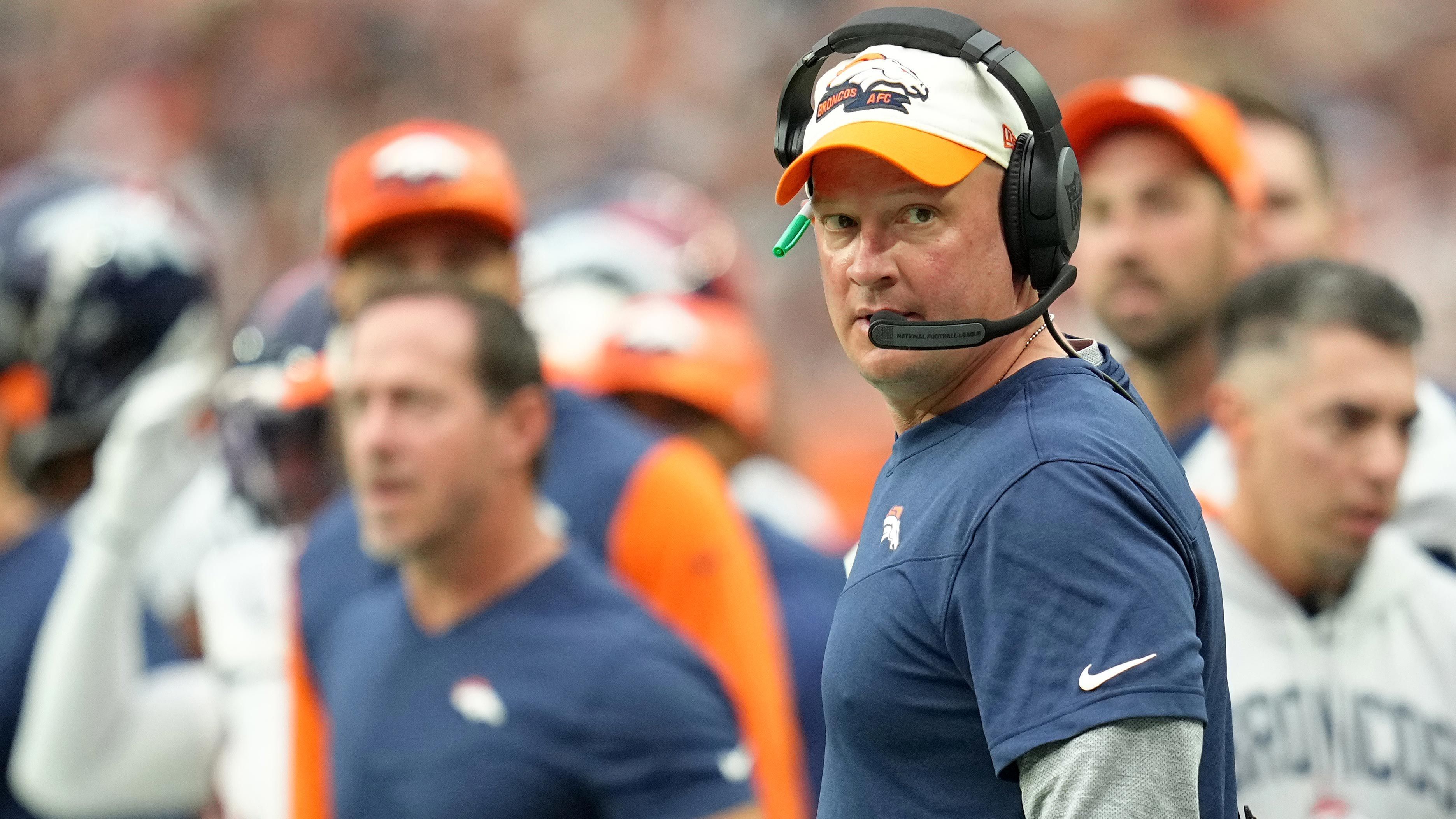 
                <strong>Nathaniel Hackett entlassen! Die Head-Coach-Kandidaten der Denver Broncos</strong><br>
                Die Denver Broncos haben die Reißleine gezogen und Head Coach Nathaniel Hackett entlassen. Aller Voraussicht nach werden die Broncos die letzten zwei Spieler dieser verkorksten Saison mit einem Interims-Coach angehen. Anschließend stellt sich aber die Frage, wer Head Coach für die kommende Saison wird. ran wirft einen Blick auf mögliche Nachfolge-Kandidaten Hacketts. Mit dabei: Ehemalige NFL-Coaches, aktuelle Coordinators und alte Bekannte.
              