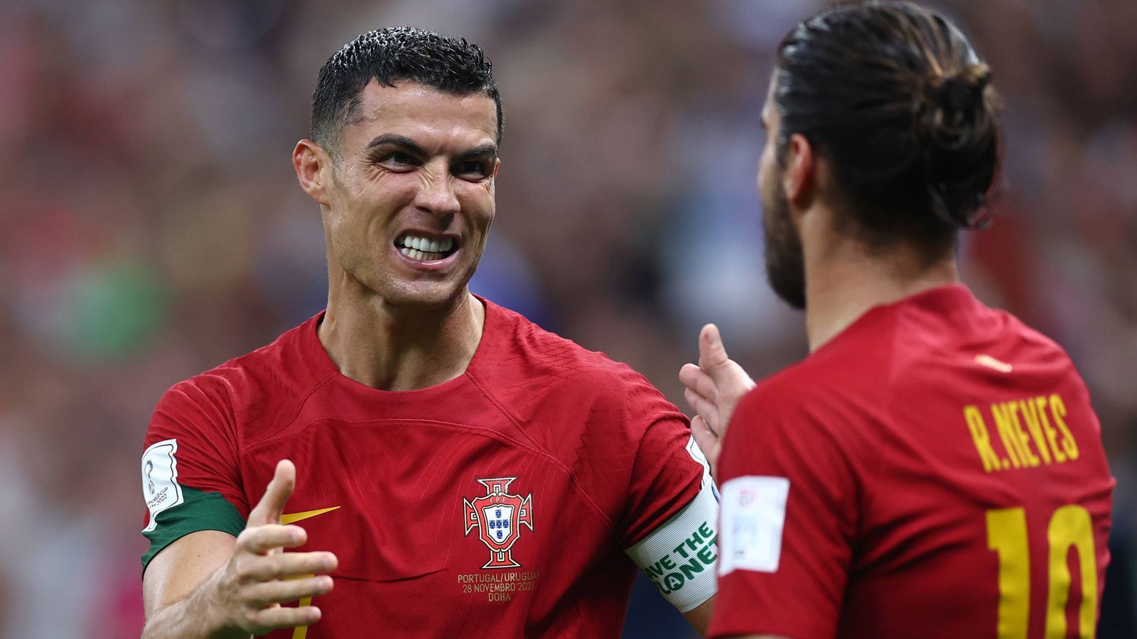 
                <strong>Cristiano Ronaldo gegen Uruguay: Sperenzchen, Flitzer, Achtelfinale!</strong><br>
                Uruguay erhöhte daraufhin den Druck, zu vielen Entlastungen kamen die Portugiesen nicht mehr. Für Ronaldo war in der 82. Minute Schluss – er wurde ausgewechselt.
              