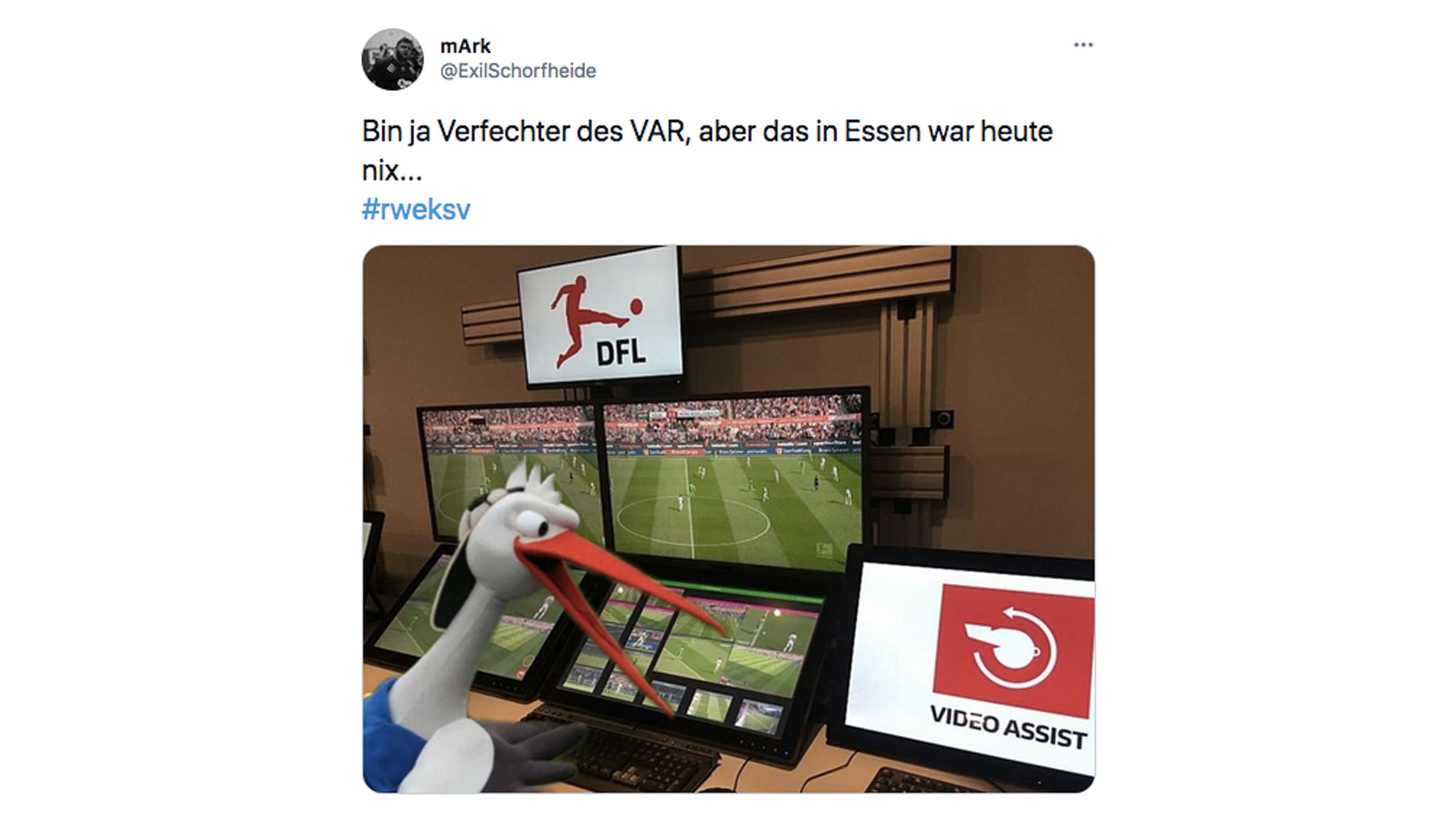 
                <strong>VAR-Wahnsinn im DFB-Pokal: So reagiert das Netz</strong><br>
                Das Fazit nach Essen gegen Kiel fiel glasklar aus.
              