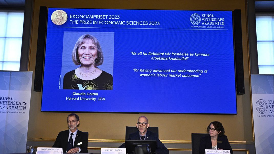 Die US-Ökonomin Claudia Goldin darf sich über die Auszeichnung mit dem Wirtschaftsnobelpreis freuen.