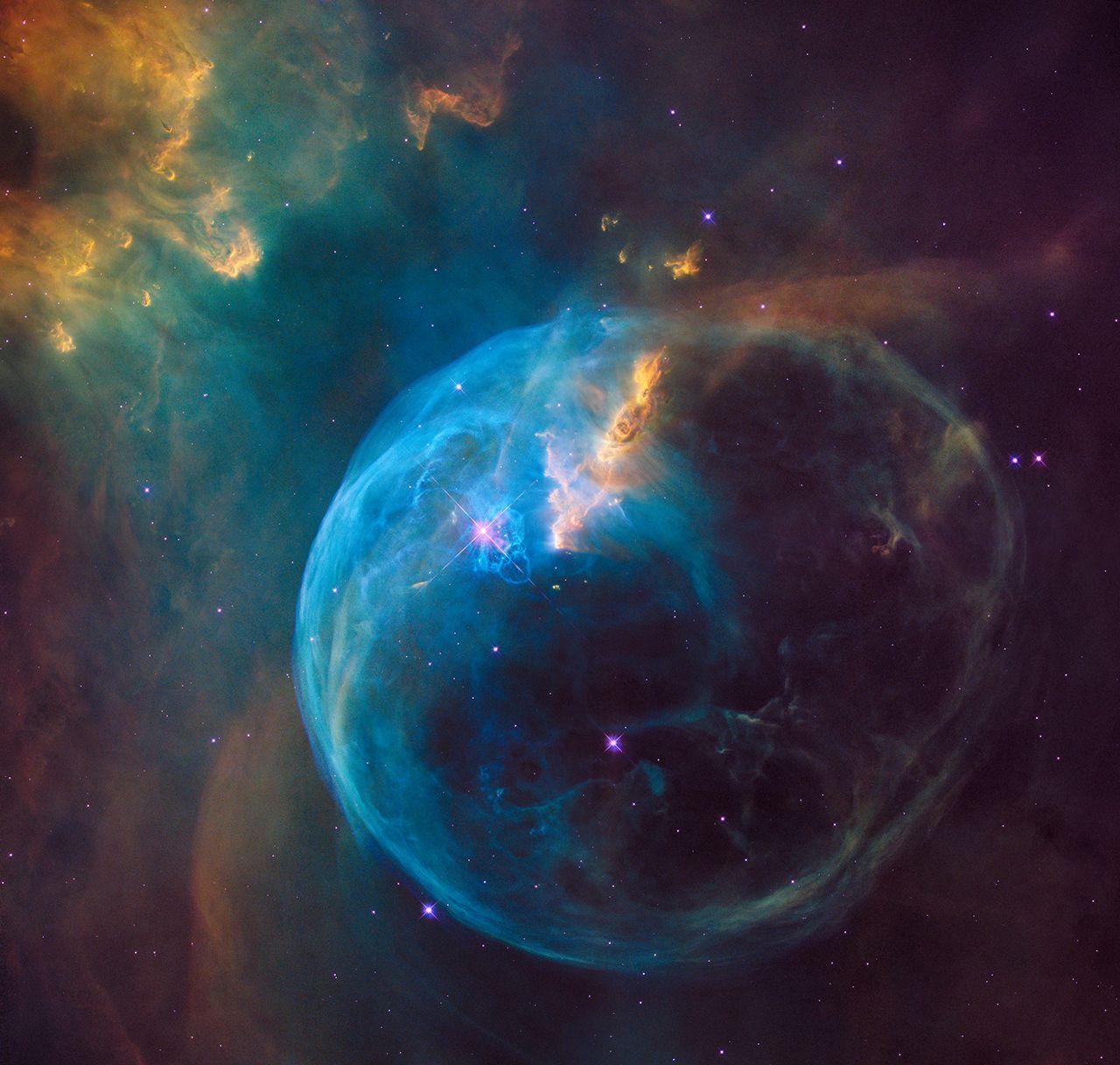 Zum 26. Geburtstag des Teleskops hat die NASA ein ganz besonderes Foto veröffentlicht. Es zeigt die so genannte Bubble Nebula. Diese ist sieben Lichtjahre breit und etwa 7.100 Lichtjahre von der Erde entfernt. Das Foto zeigt einen jungen Stern bei seiner Entstehung. Später soll er 45-mal größer werden, als unsere Sonne.