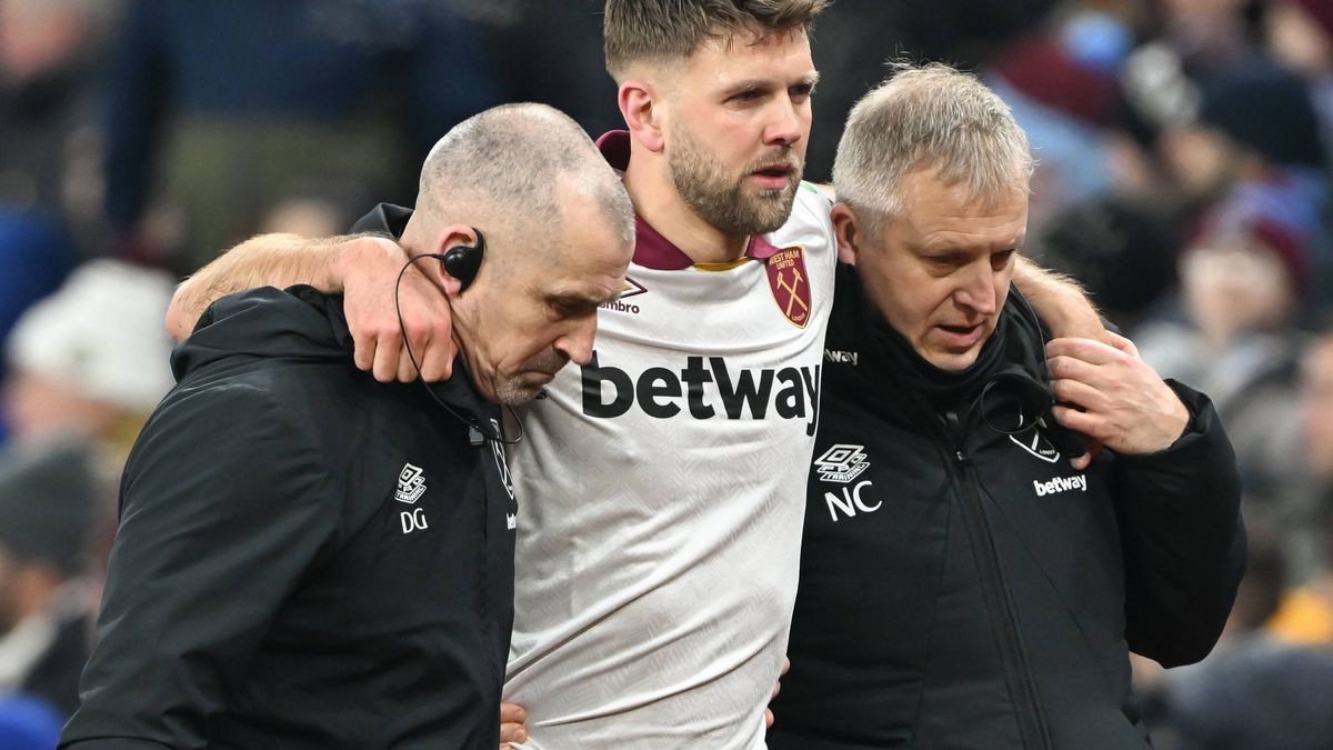 Birmingham, England, 10th January 2025. Niclas Füllkrug of West Ham United leaves the pitch with an injury during the FA Cup match at Villa Park, Birmingham. Picture credit should read: Cody Frogga...