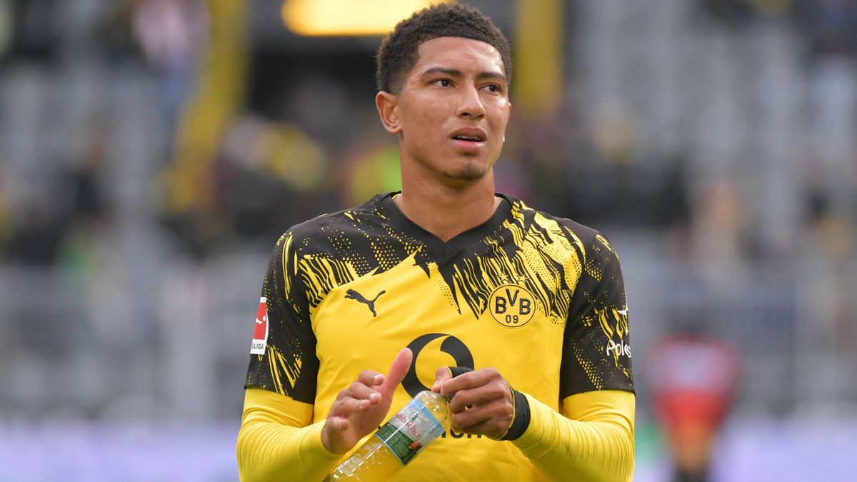 04.10.2025, xblx, Fussball 1.Bundesliga, Borussia Dortmund - RB Leipzig v.l. BVB enttaeuscht, enttaeuscht schauend, dissapointed, Enttäuschung, Enttaeuschung, bedankt bedanken sich bei den Fans, Jo...