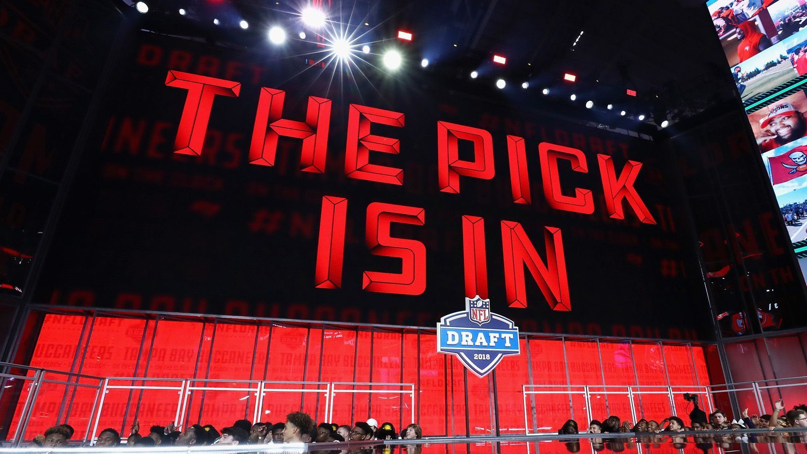 
                <strong>Draft Picks in Nashville</strong><br>
                Der NFL-Draft 2019 in Nashville, Tennessee rückt näher: Vom 25. bis 27. April draften die Teams die vielversprechendsten Talente der College-Teams. ran.de zeigt, welche 23 Spieler beim Draft vor Ort erwartet werden (in der Nacht vom 25. auf den 26. April ab 1:50 Uhr gibt es die erste Runde des NFL Drafts live auf ProSieben MAXX und ran.de).
              