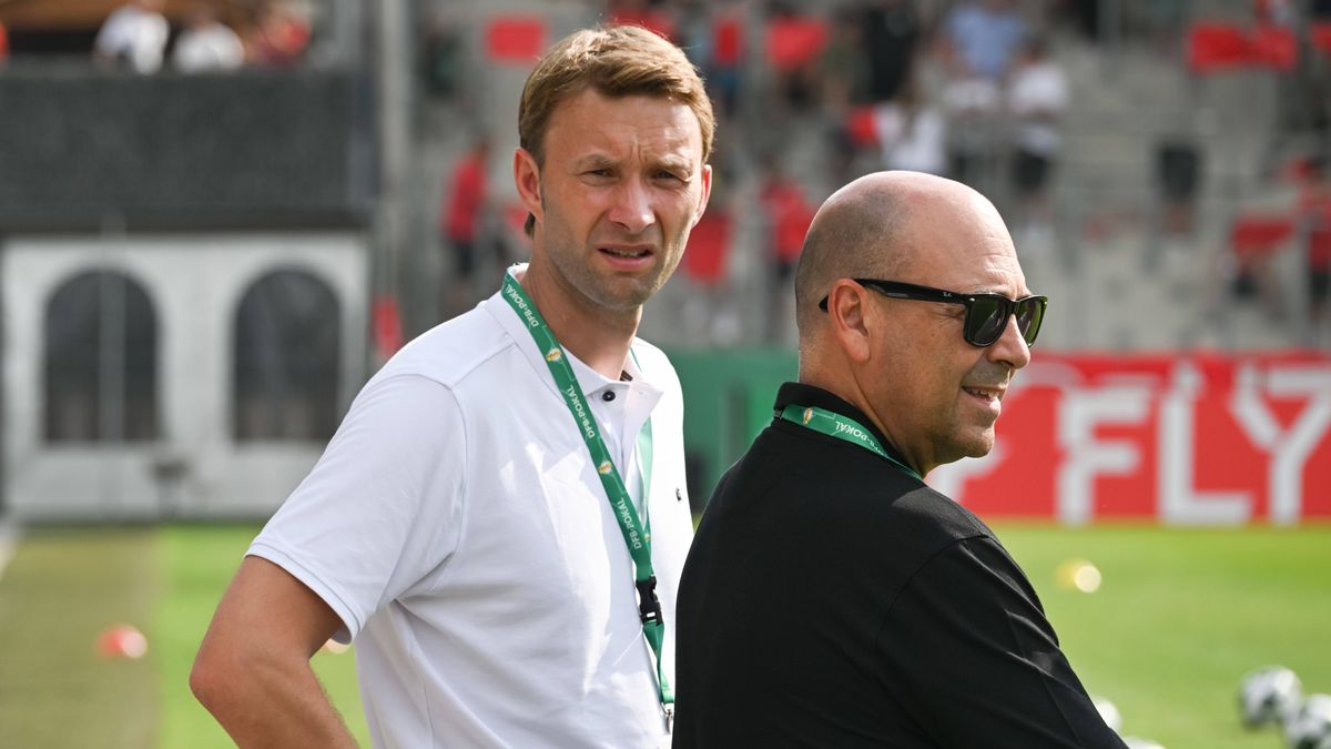 15.08.2025, xsltx, Fussball DFB Pokal 1.Runde, SG Sonnenhof Grossaspach - Bayer 04 Leverkusen v.l. Simon Rolfes (Geschäftsführer Bayer 04 Leverkusen), Fernando Carro de Prada (Vorsitzender Geschäft...