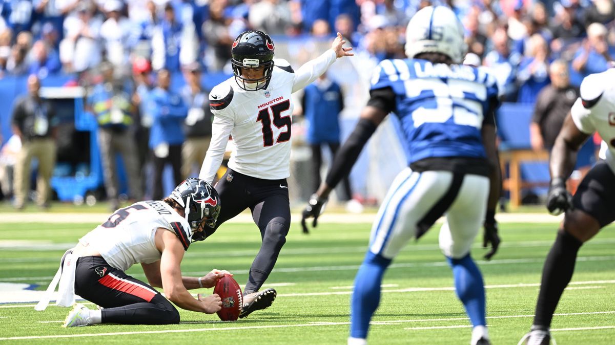 NFL, American Football Herren, USA Houston Texans at Indianapolis Colts Sep 8, 2024; Indianapolis, Indiana, USA; Houston Texans place kicker Ka imi Fairbairn (15) kicks a field goal during the firs...