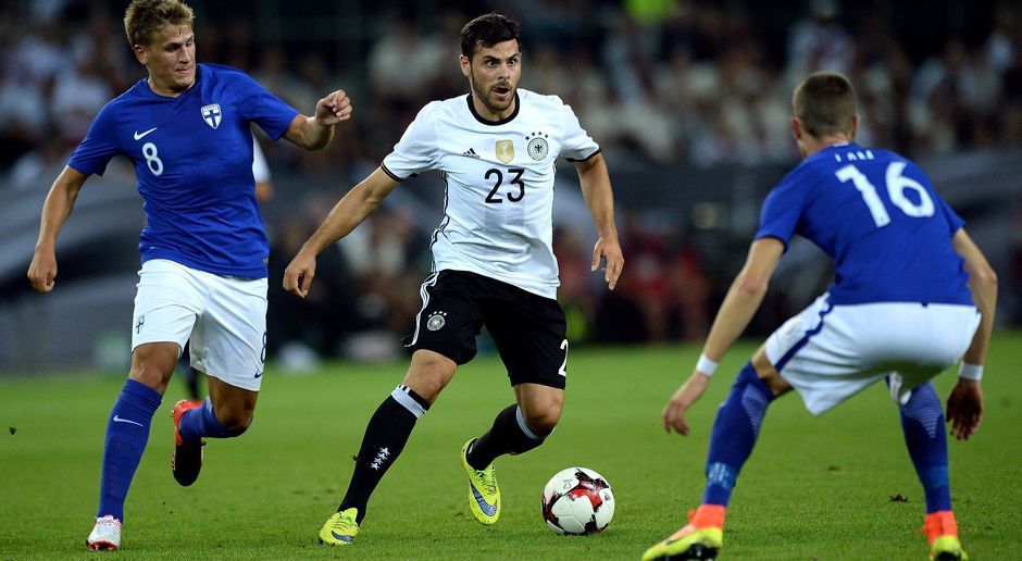 
                <strong>Kevin Volland</strong><br>
                Kevin Volland: Der Neu-Leverkusener konnte sich nur selten in Szene setzen. Gelangen seine Aktionen, wurde es allerdings oft gefährlich. Für eine nachhaltige Bewerbung war das aber eindeutig zu wenig. ran-Note: 4
              