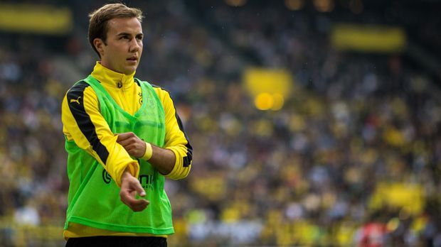 
                <strong>Mario Götze vor (zweitem) Heimspiel-Debüt</strong><br>
                Mario Götze steht vor seinem ersten Heimspiel seit der Rückkehr zum BVB. Nach Startelf-Einsätzen in Auswärtsspielen gegen Wolfsburg und in der Champions League gegen Warschau wird der 24-Jährige aller Voraussicht nach gegen Freiburg von Anfang an spielen. Dabei stellt sich die Frage: Wie reagieren die Fans? ran.de zeigt die emotionalsten Momente von Mario Götze im Signal-Iduna-Park. 
              