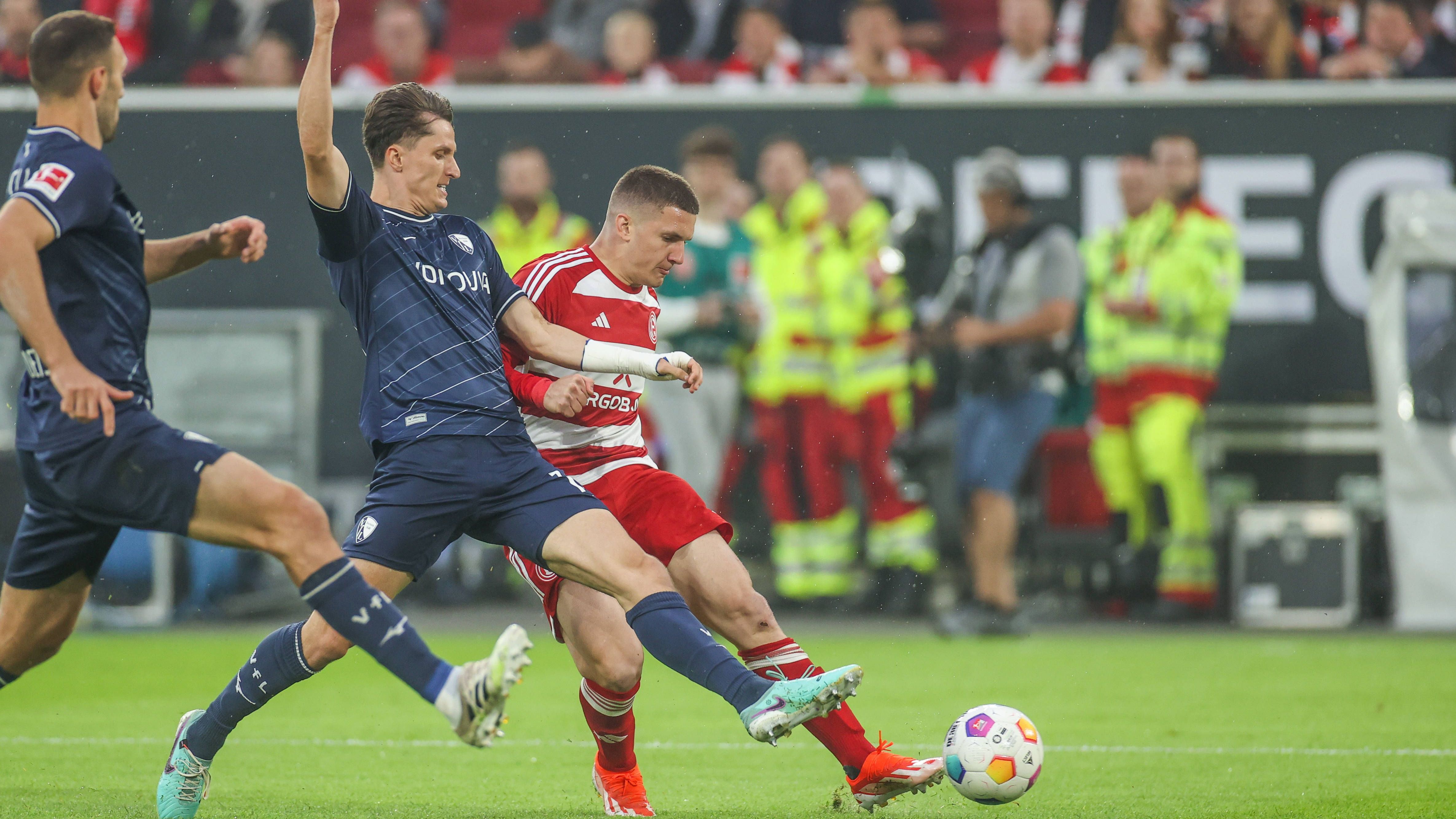 <strong>Tim Oermann (VfL Bochum)</strong><br>Hat in der Anfangsphase große Probleme mit Tzolis. Stellt sich einmal sehr ungeschickt an und sieht die Gelbe Karte (9.). Hat im weiteren Spielverlauf Glück, dass sich die Fortuna mehr auf das Verteidigen konzentriert. So fallen seine Schwächen seltener auf. <strong><em>ran</em></strong><strong>-Note: 4</strong>