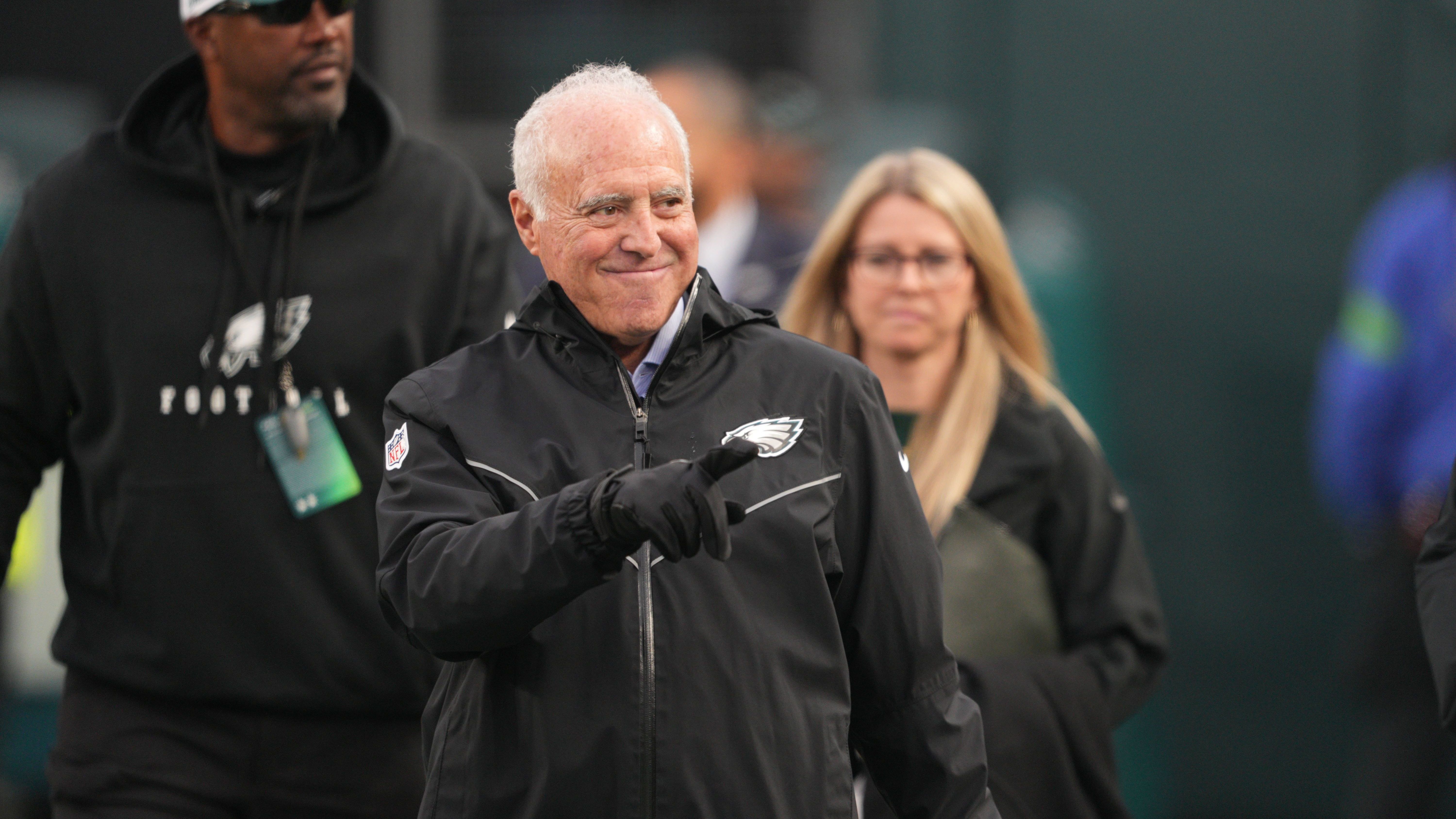 <strong>Jeffrey Lurie (Philadelphia Eagles)</strong><br>Note A