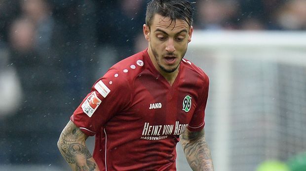 
                <strong>Joselu: 8 Millionen Euro </strong><br>
                Auch Hannover 96 machte einen Stürmer zu richtig viel Geld. Joselu wechselt für acht Millionen Euro zu Stoke City City und soll dort in der kommenden Saison für die wichtigen Tore sorgen.
              