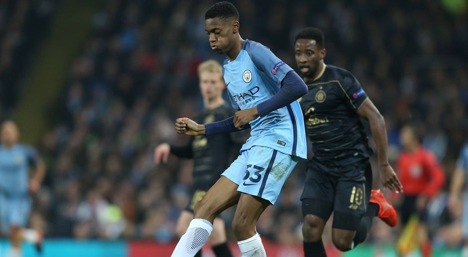 
                <strong>Tosin Adarabioyo (19 Jahre, Manchester City)</strong><br>
                Der U19-Nationalspieler Englands feierte sein Debüt für die "Citizens" ebenfalls im Februar 2016 im FA-Cup. Bis jetzt kamen zwar erst drei weitere Spiele hinzu, trotzdem gilt der Innenverteidiger als ein Versprechen für die Zukunft. In der kommenden Saison kann er allerdings wohl zunächst nur auf Einsätze hoffen, wenn sich etablierte Innenverteidgier wie Vincent Kompany oder John Stones verletzen sollten.
              