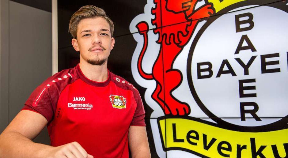 
                <strong>Bayer 04 Leverkusen</strong><br>
                Seit Dezember 2017 streift Marvin "M4rv" Hintz das Trikot der Werkself über. Der leidenschaftliche Fan des Vereins ist der einzige eSportler unter dem Bayerkreuz. 
              