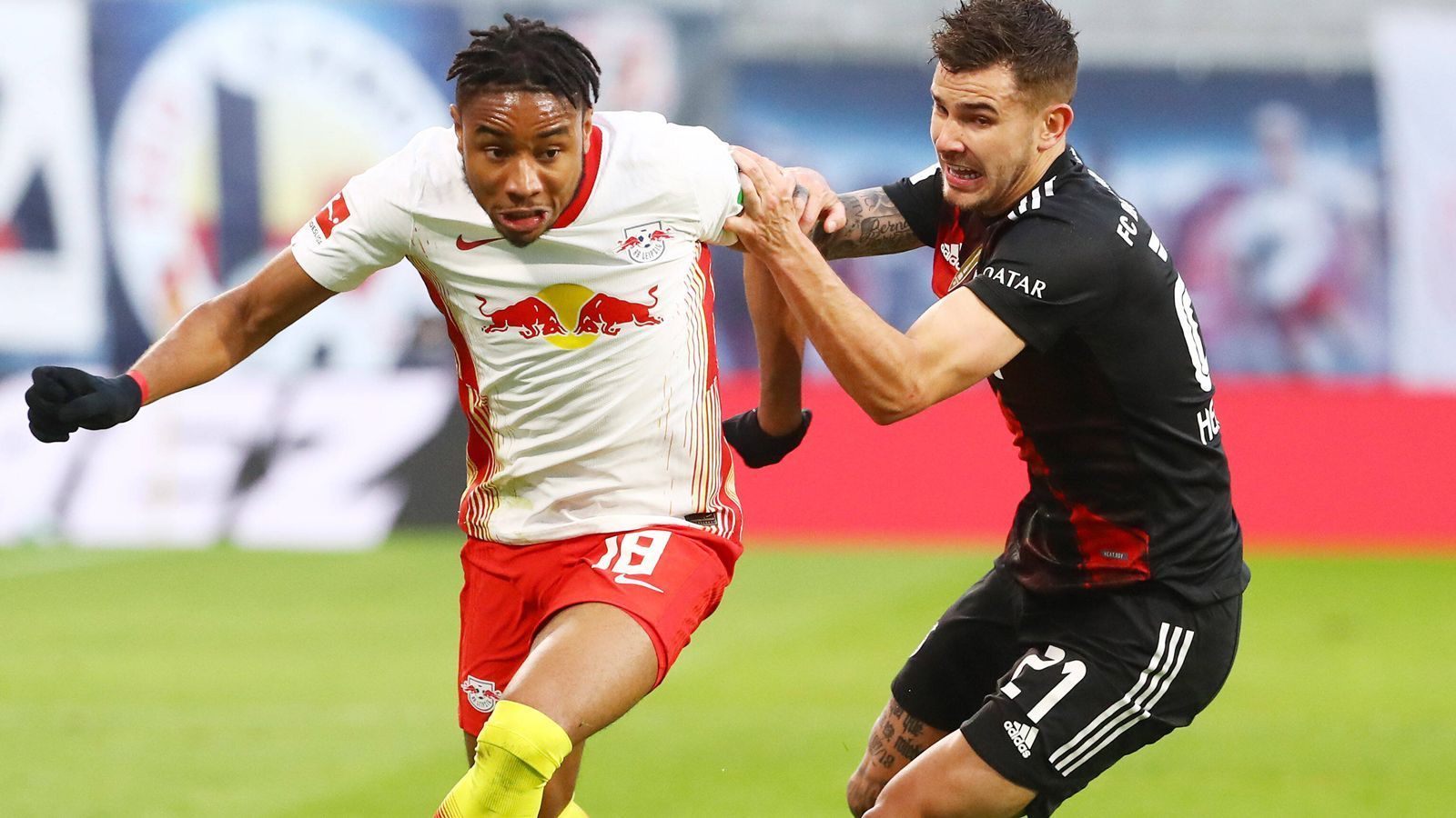 
                <strong>Christopher Nkunku</strong><br>
                Macht mit Mukiele auf rechts viel Dampf, hat viele Ballkontakte und setzt Hernandez immer wieder unter Druck. Wenn Leipzig gefährlich wird, ist Nkunku meistens beteiligt. ran-Note: 2
              