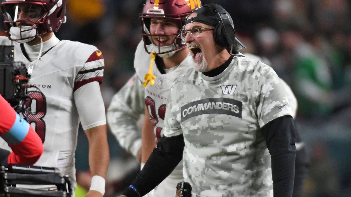 NFL, American Football Herren, USA Washington Commanders at Philadelphia Eagles Nov 14, 2024; Philadelphia, Pennsylvania, USA; Washington Commanders head coach Dan Quinn reacts after a touchdown ag...