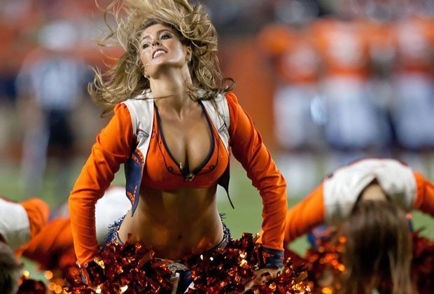 
                <strong>Denver Broncos</strong><br>
                Die Frisur sitzt, der Tanz kann beginnen. Und die Fans freuen sich.
              