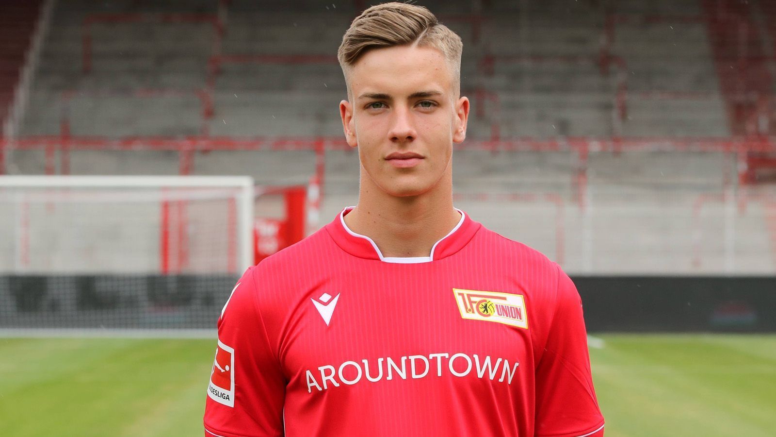 
                <strong>Jüngster Spieler</strong><br>
                Laurenz Dehl, 17 Jahre (Union Berlin): 12.12.2001
              