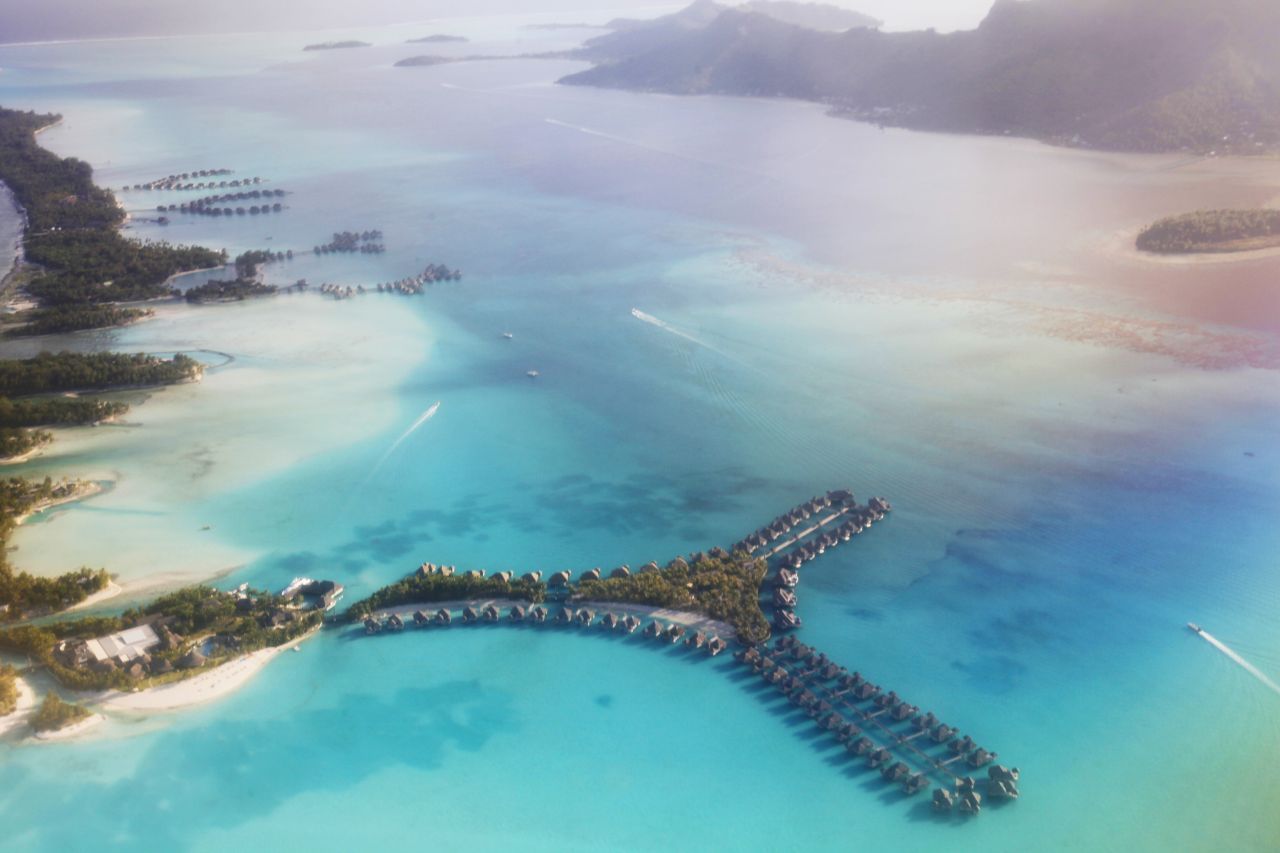 Das "St. Regis Bora Bora Resort", der Drehort, profitierte von der Film-Idee: Die Buchungsanfragen von Liebespaaren nahmen deutlich zu, und zwischenzeitlich bot das 5-Sterne-Hotel sogar ein "Couples Retreat"-Package an. 
