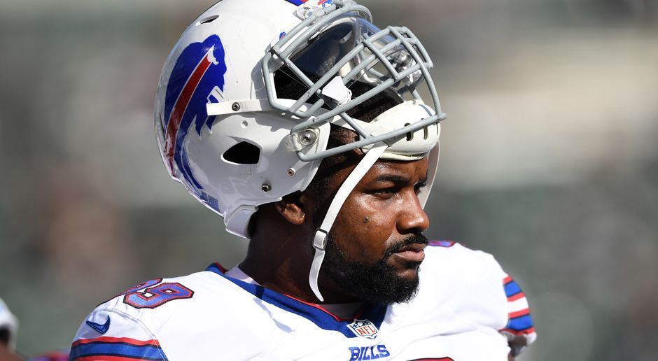 
                <strong>Marcell Dareus (Jacksonville Jaguars)</strong><br>
                Einen großen Namen sicherten sich die Jacksonville Jaguars. Marcell Dareus - Pro Bowl Defensive Tackle - wurde von den Buffalo Bills losgeeist. Im Gegenzug für den dritten Pick des Drafts im Jahre 2011 erhalten die Bills einen Sechstrundenpick für 2018. Abhängig von Dareus' Leistungen kann daraus allerdings auch ein Fünftrundenpick werden. Dareus ist somit wieder mit Head Coach Doug Marrone vereinigt, der ihn schon 2013 und 2014 bei Buffalo trainierte.
              