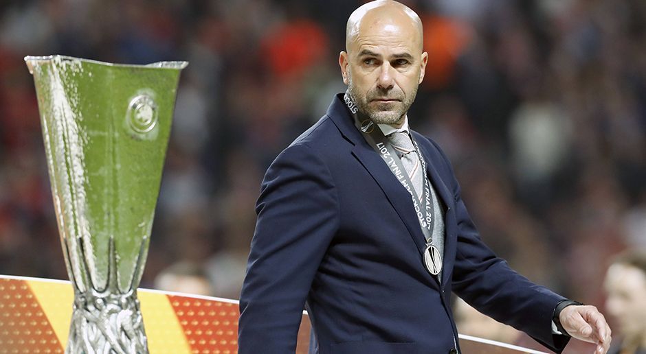 
                <strong>Die Karriere des Peter Bosz</strong><br>
                0:2 geht das Spiel in Solna verloren - also muss Bosz auch diesen Pokal einem Kontrahenten überlassen. Entsprechend hungrig dürfte er in Dortmund aufschlagen - um endlich seine erste Trainer-Trophäe zu ergattern.
              