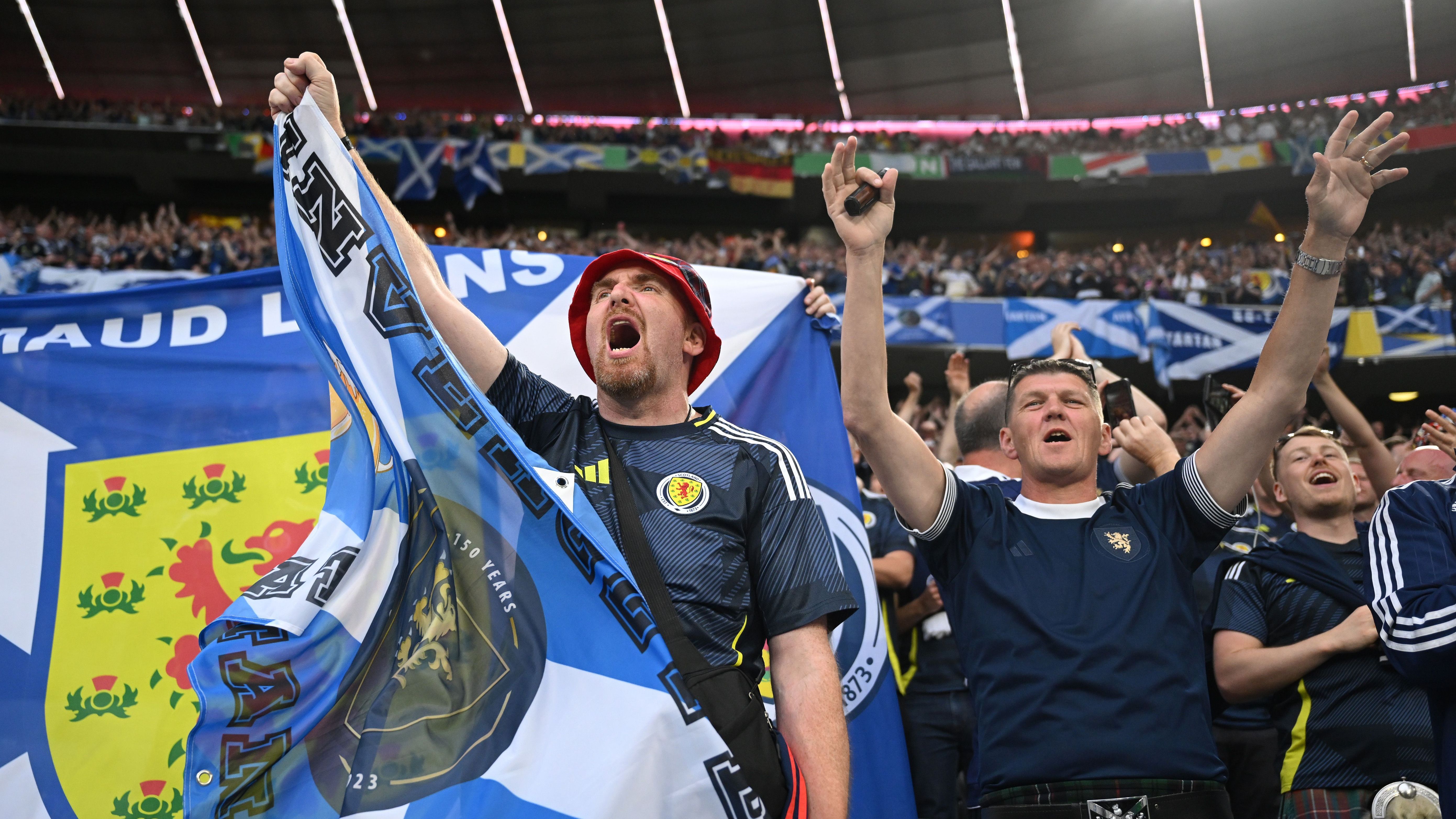 <strong>Schottlands Fans sorgen für Mega-Stimmung</strong><br>Tausende Fans aus Schottland sorgten bekannt stimmgewaltig für eine gigantische Atmosphäre in München.&nbsp;