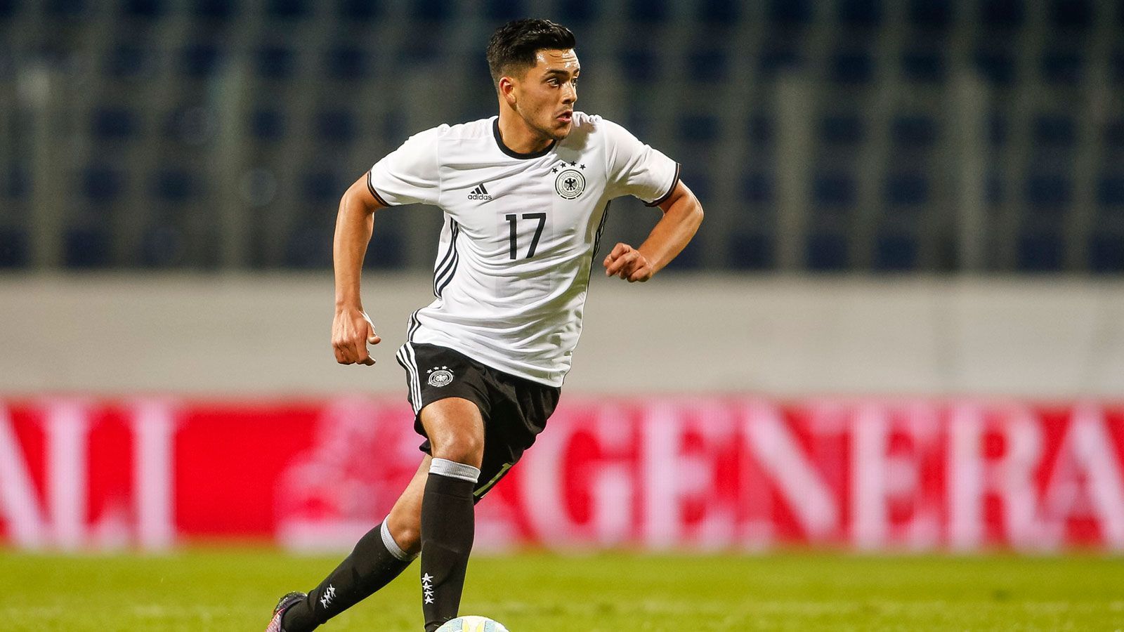 
                <strong>Nadiem Amiri</strong><br>
                Verein: Bayer Leverkusen
              