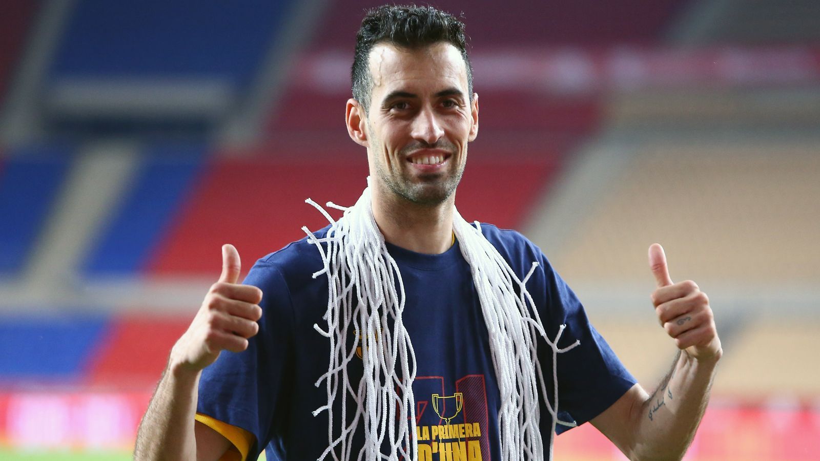 
                <strong>Sergio Busquets (34 Titel)</strong><br>
                &#x2022; <strong>Titel: </strong>spanische Meisterschaft (8), spanischer Superpokal (8), spanischer Pokal (7), Klub-WM (3), Champions League (3), UEFA Supercup (3), EM (1), WM (1)<br>&#x2022; <strong>Verein: </strong>FC Barcelona<br>
              