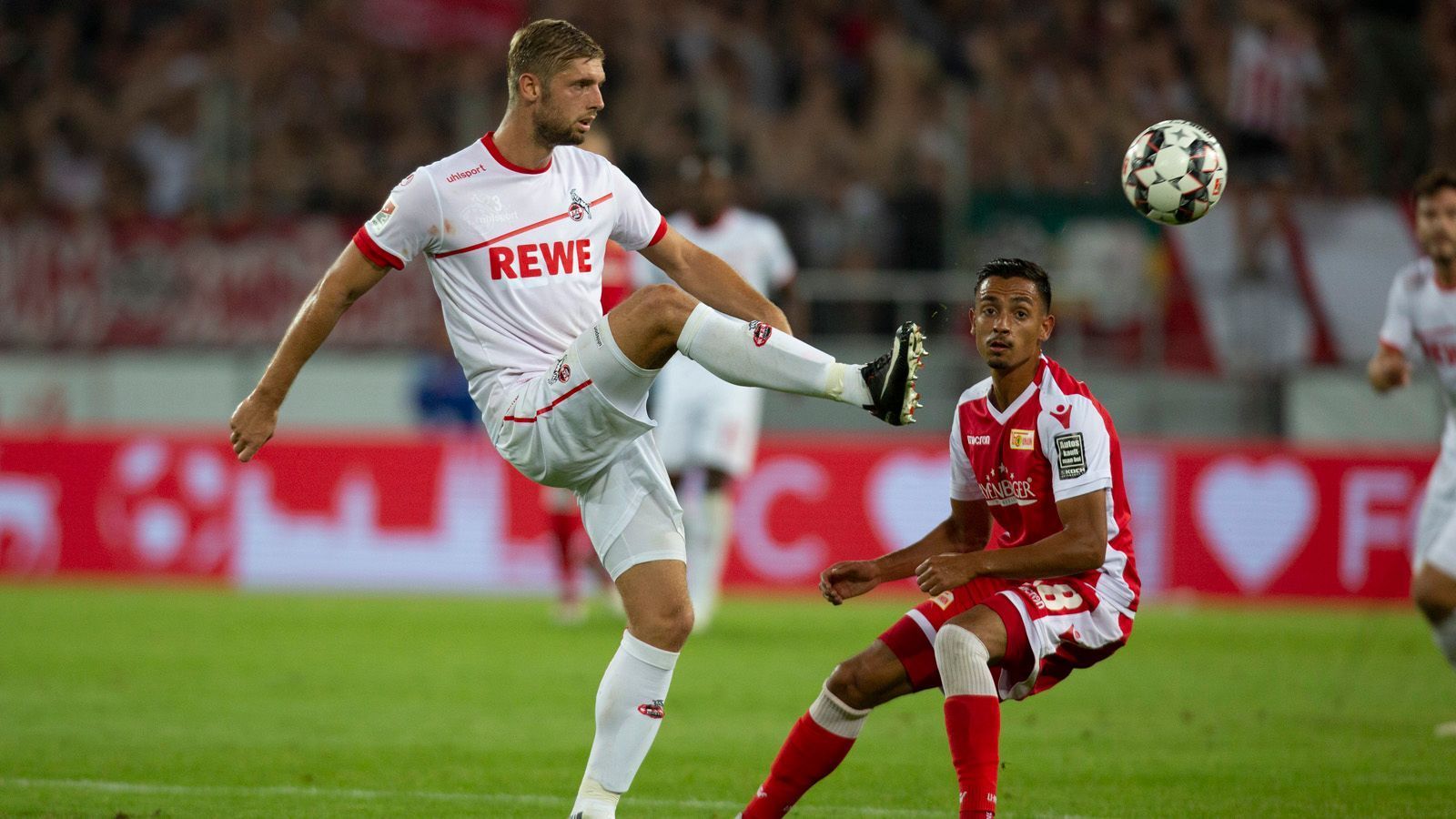 
                <strong>1. FC Köln</strong><br>
                Bei den Rheinländern können Louis Schaub, Matthias Bader, Lasse Sobiech (im Bild), Niklas Hauptmann und Vincent Koziello den Verein in diesem Winter noch verlassen.
              