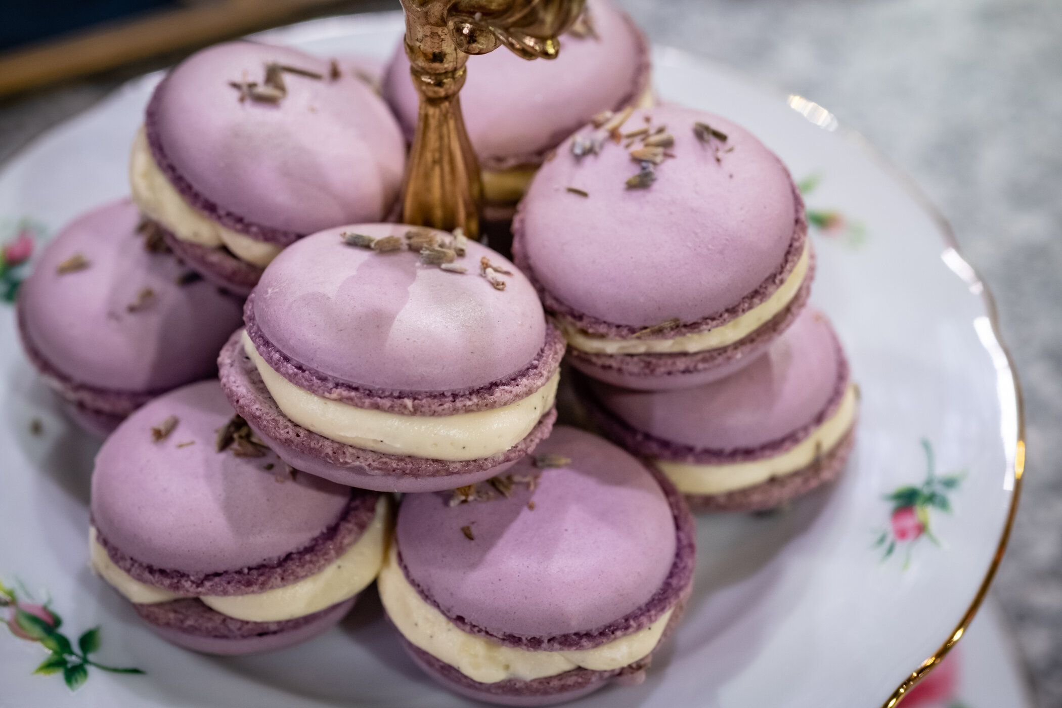 Brombeer-Lavendel Macarons - Rezept aus &amp;quot;Das große Backen -Die Profis&amp;quot;