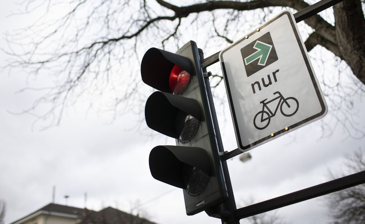Neu: Grünpfeil-Schild nur für Fahrräder.