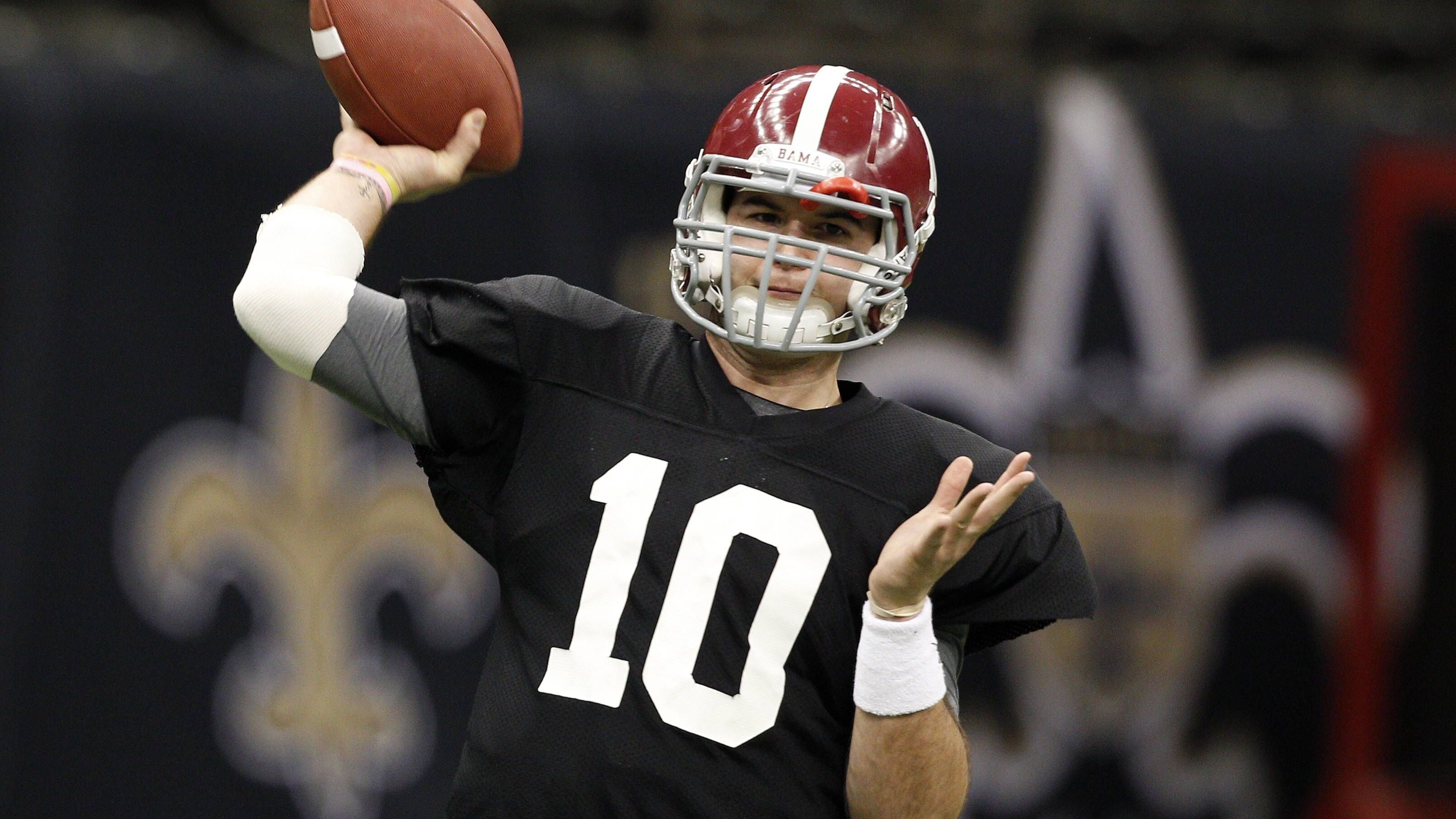 <strong>2012: Alabama Crimson Tide</strong><br>Auch im folgenden Jahr war Alabama nicht zu stoppen. Quarterback A.J. McCarron führte das Team im Finale zu einem deutlichen 42-14 Sieg über die Notre Dame Fighting Irish. Es war der dritte Erfolg innerhalb von vier Jahren für das Team von Head Coach Nick Saban.